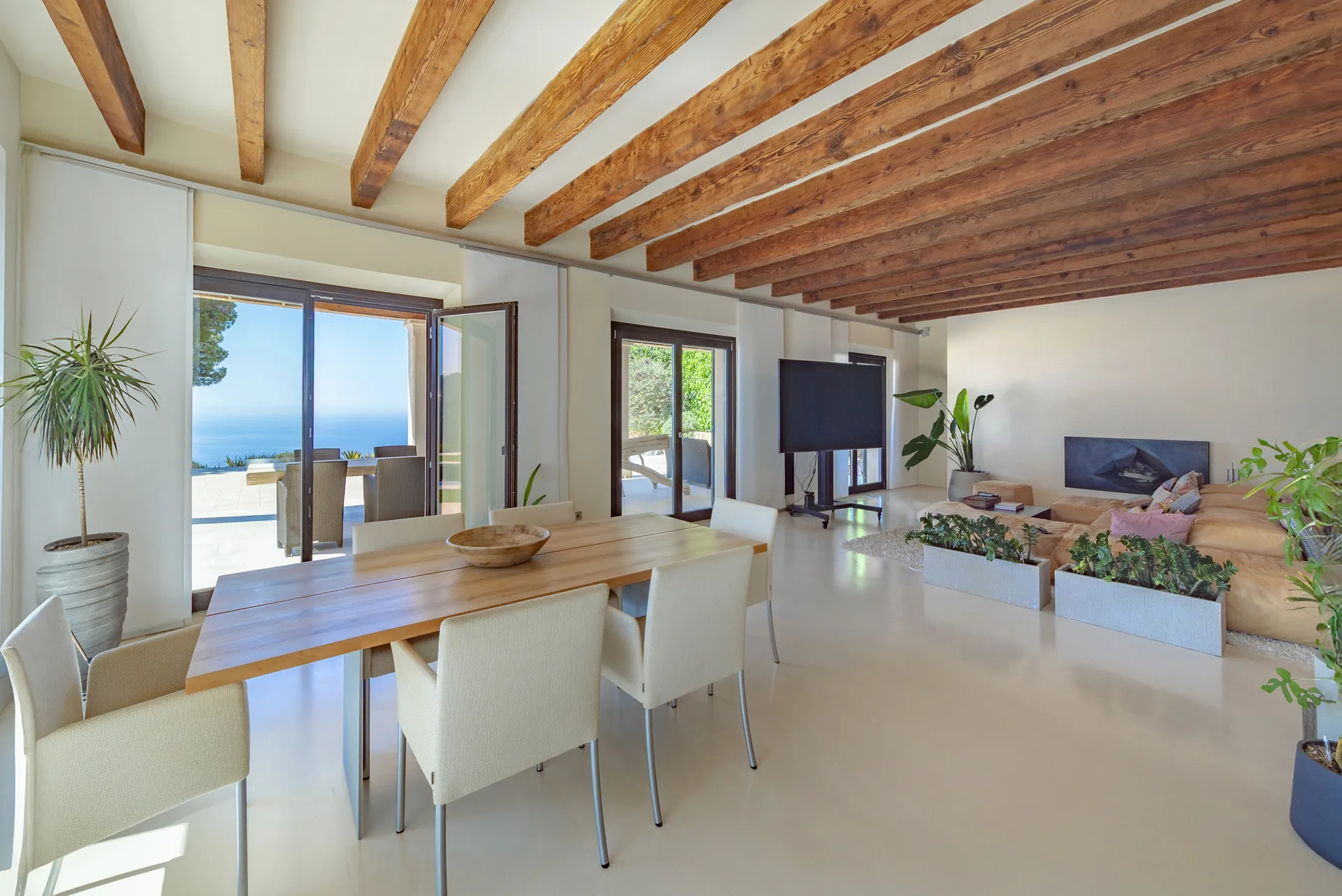 Unieke natuurstenen villa met panoramisch uitzicht op zee-12