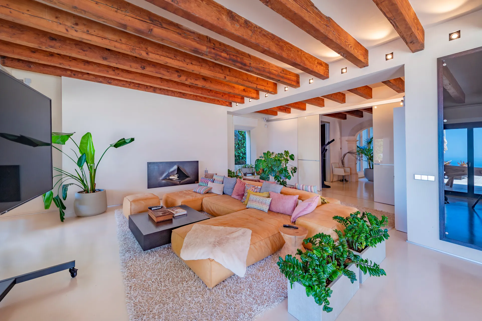 Unieke natuurstenen villa met panoramisch uitzicht op zee-11