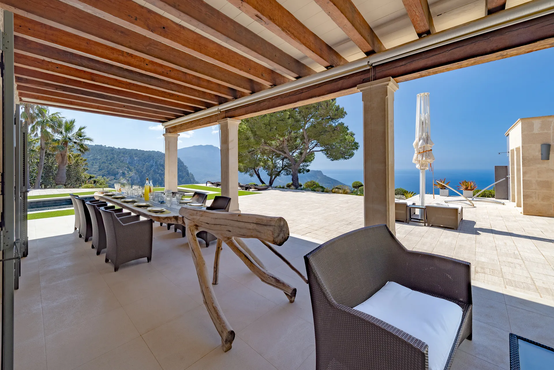 Unieke natuurstenen villa met panoramisch uitzicht op zee-9