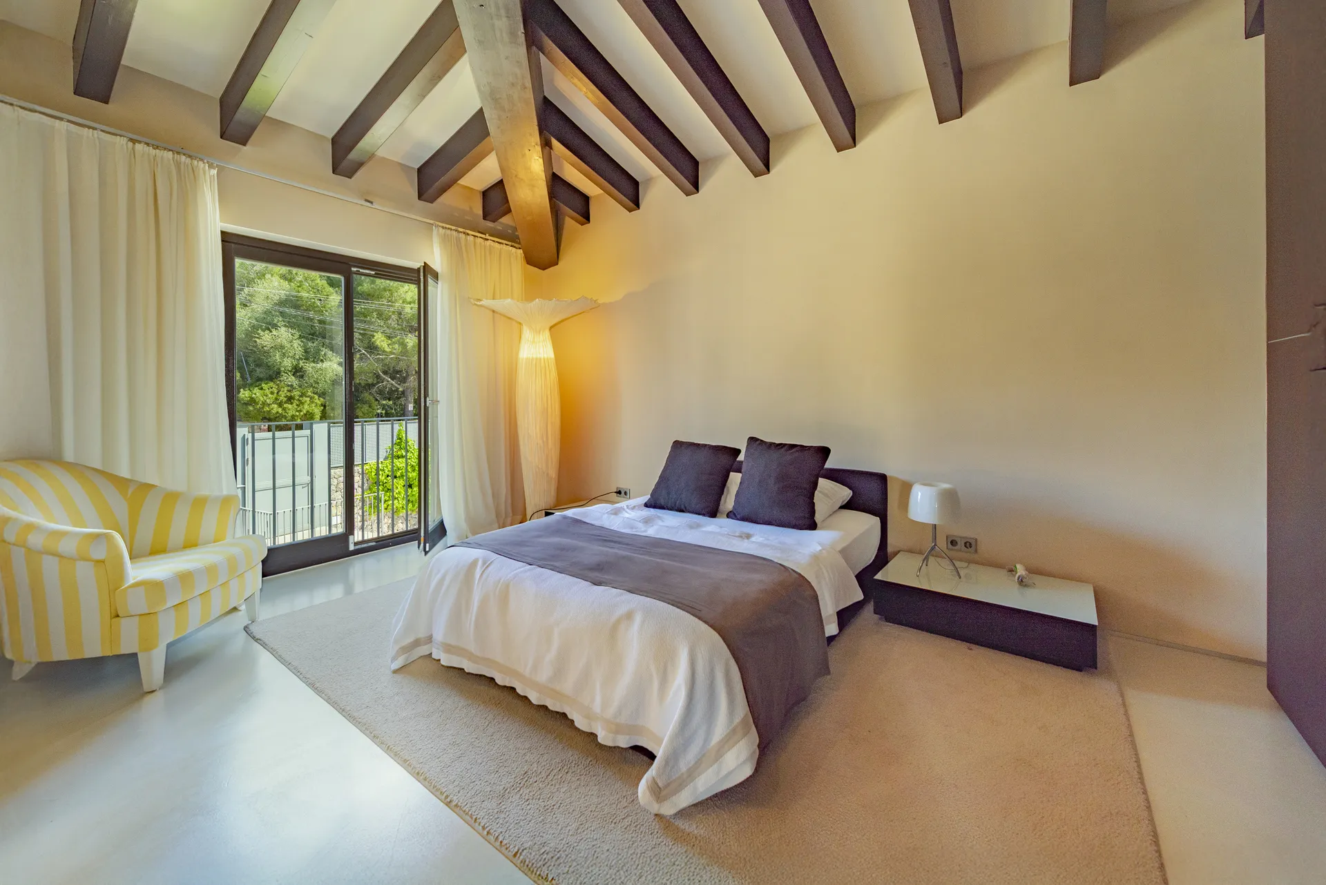 Unieke natuurstenen villa met panoramisch uitzicht op zee-27