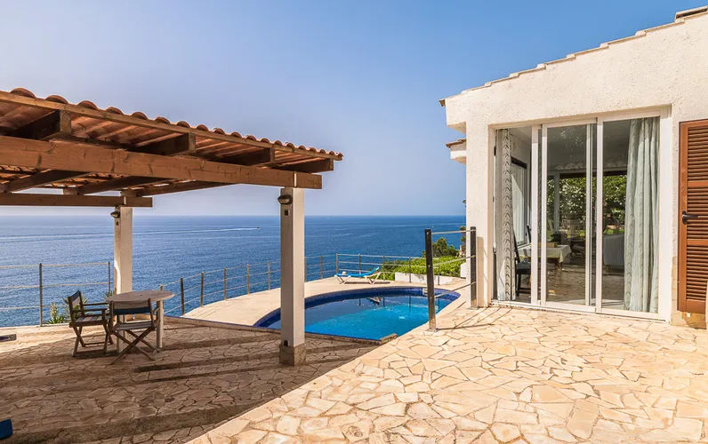 Villa para reformar en primera linea de mar