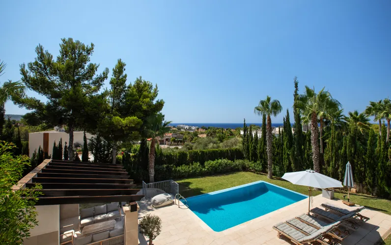 Modern drömvilla med vacker havsutsikt i Santa
Ponsa
