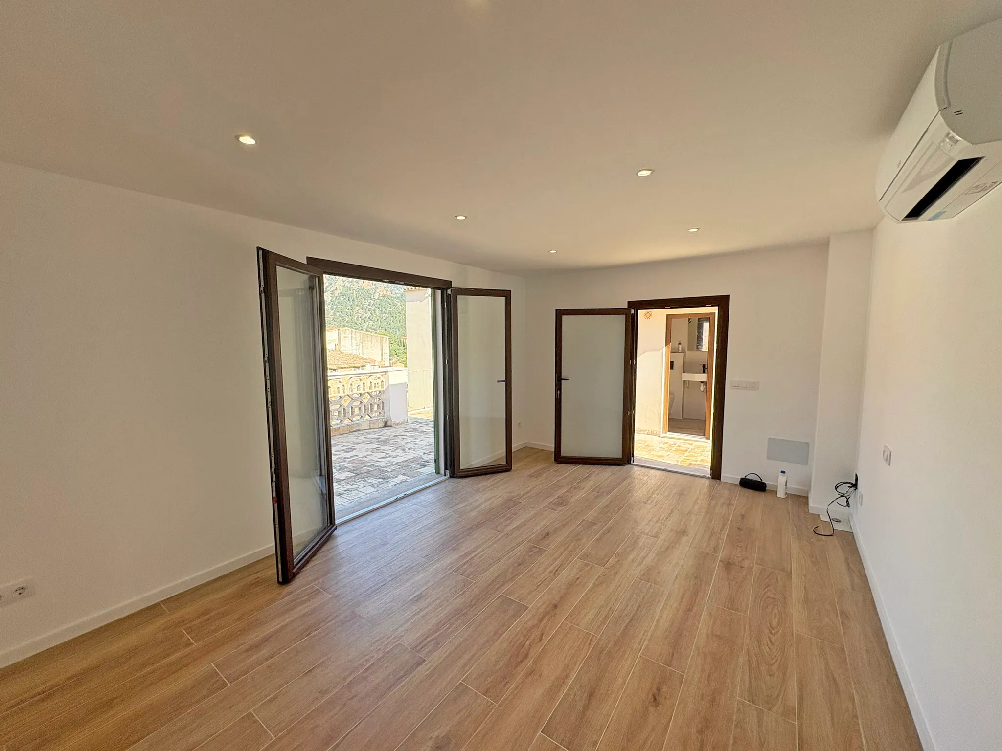 Beautiful duplex with garage and incredible views-5