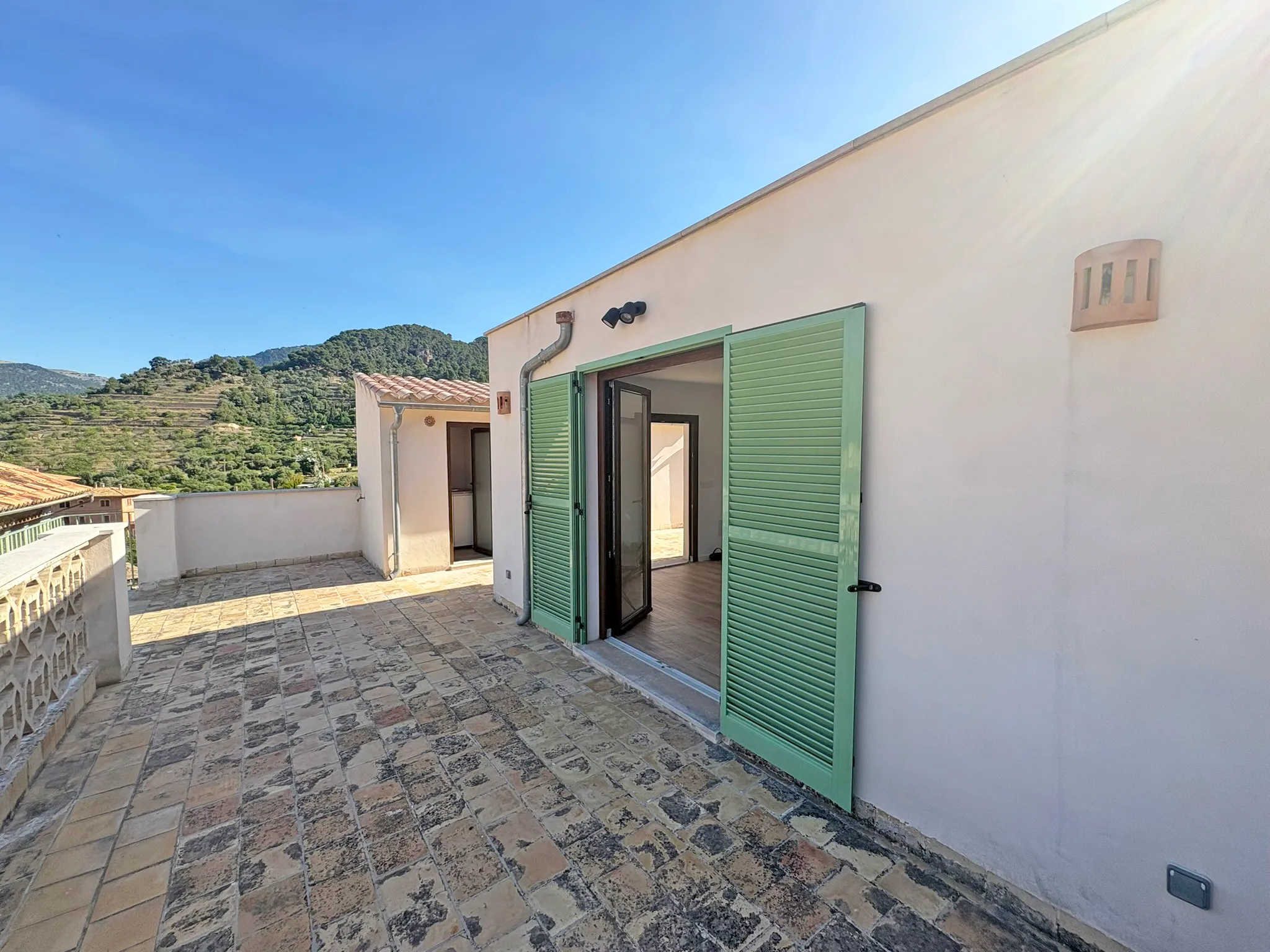 Beautiful duplex with garage and incredible views-14