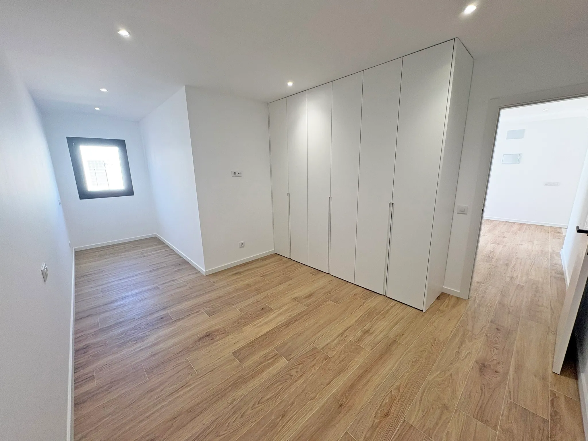 Beautiful duplex with garage and incredible views-9