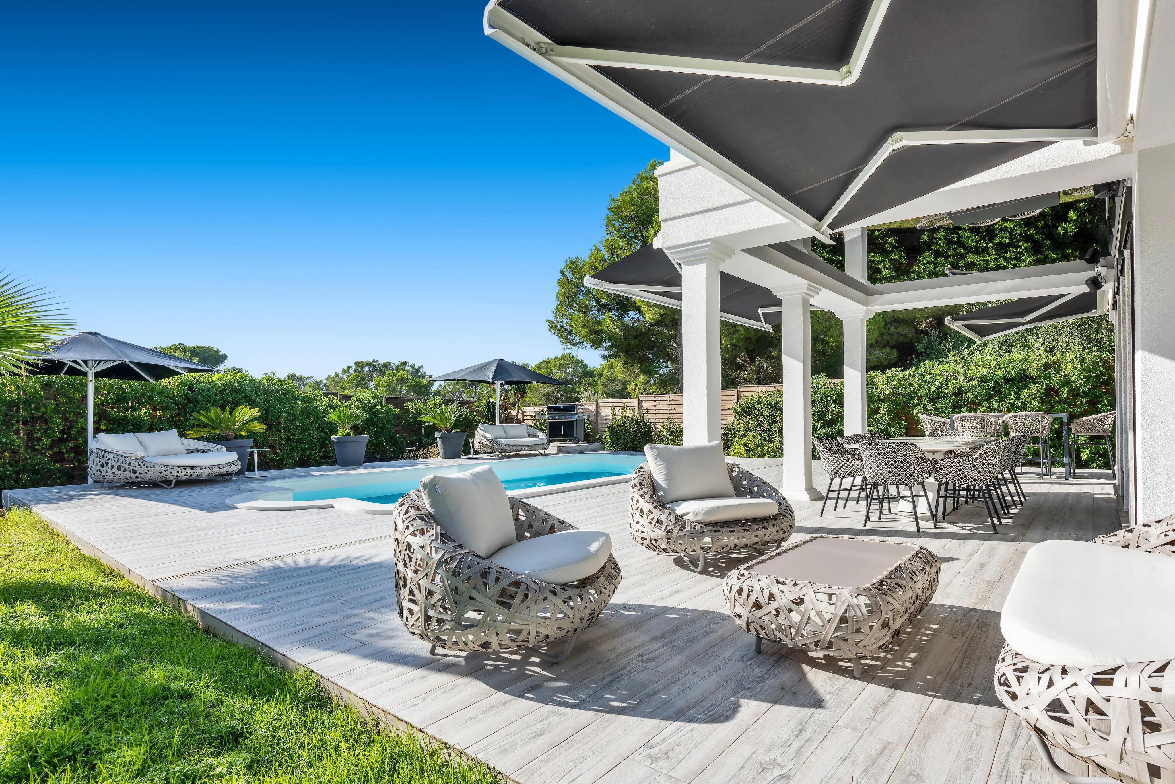 Modern villa in Santa Ponsa with large garden, pool and full privacy-4