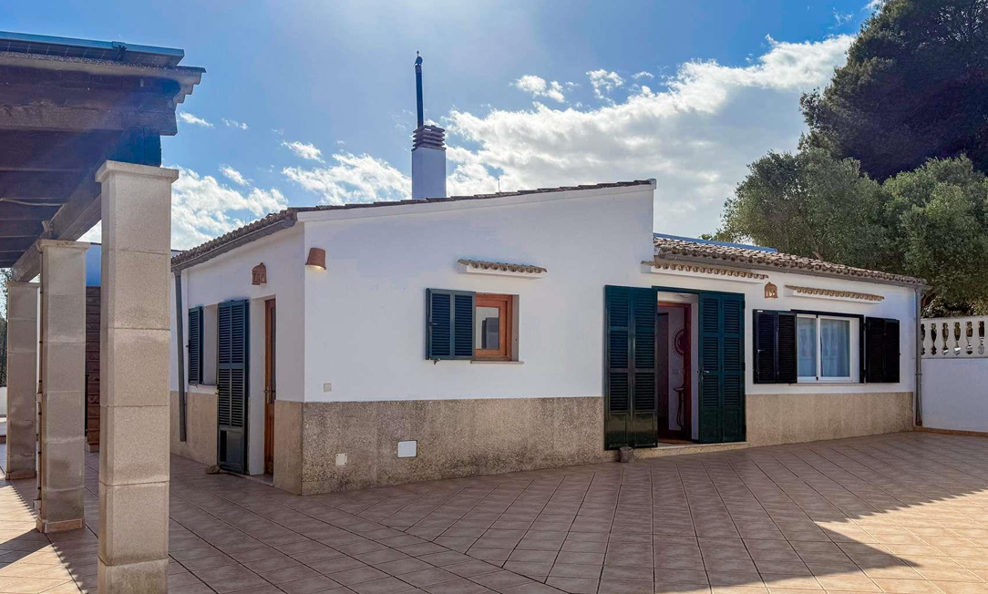 Spacious private finca near the sea in Can Picafort