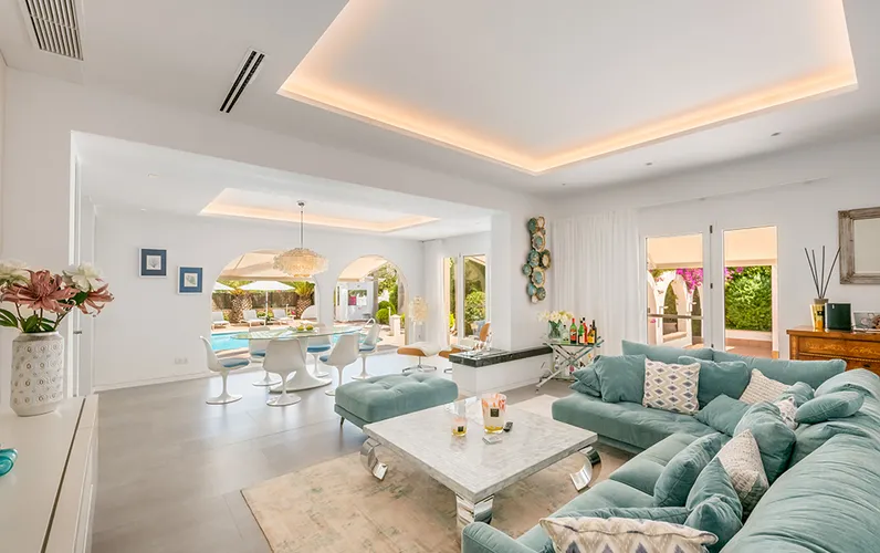 Willa z pensjonatem, w odległości spaceru od Cala Gran