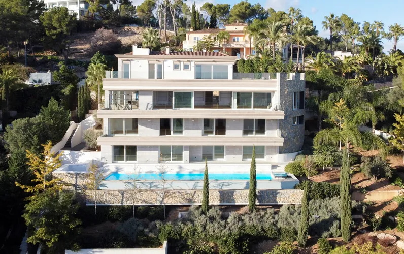 Klasyczna willa z zapierającym dech w piersiach widokiem na morze w Son Vida