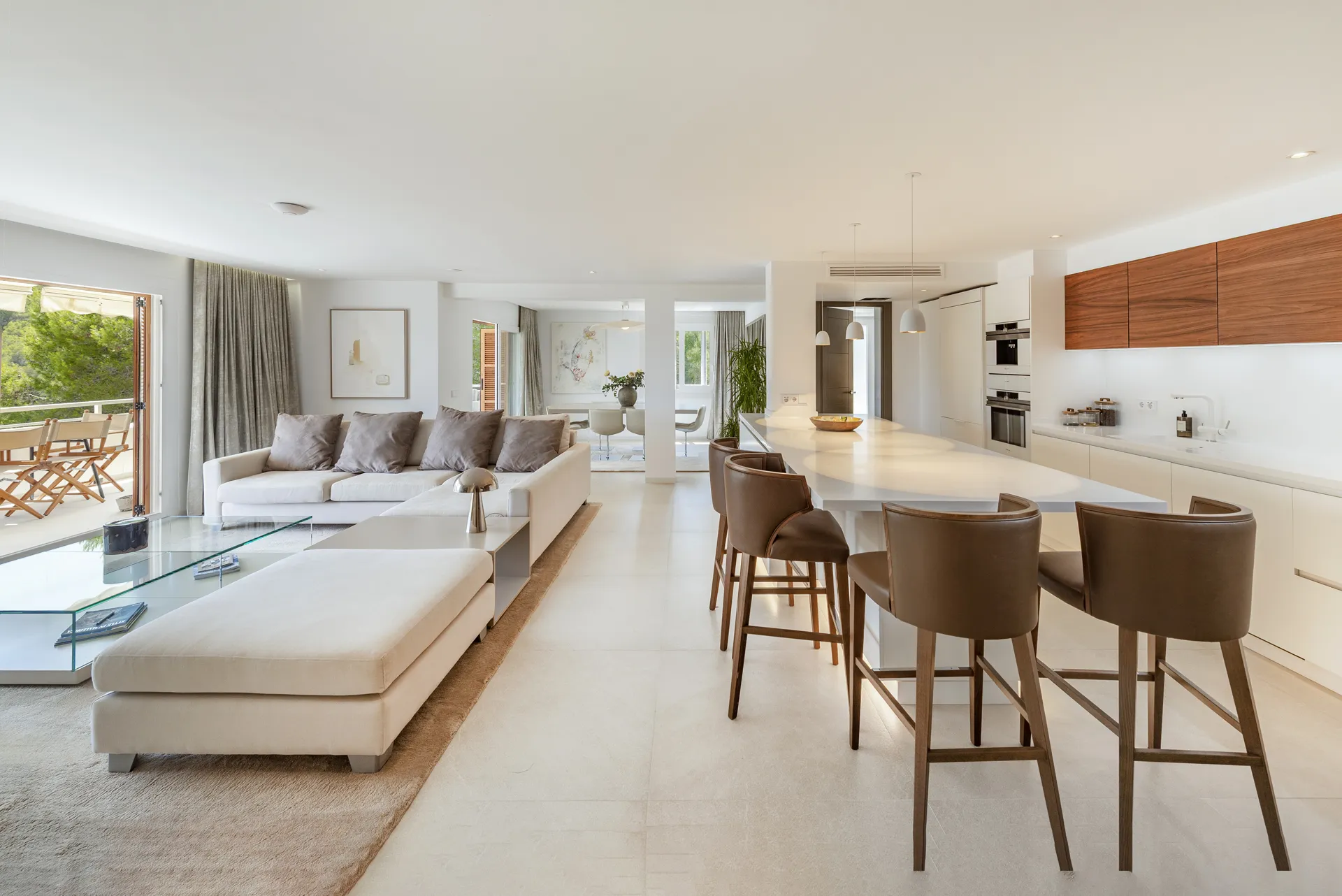 Pięknie odnowione mieszkanie z widokiem na morze w doskonałej lokalizacji-3