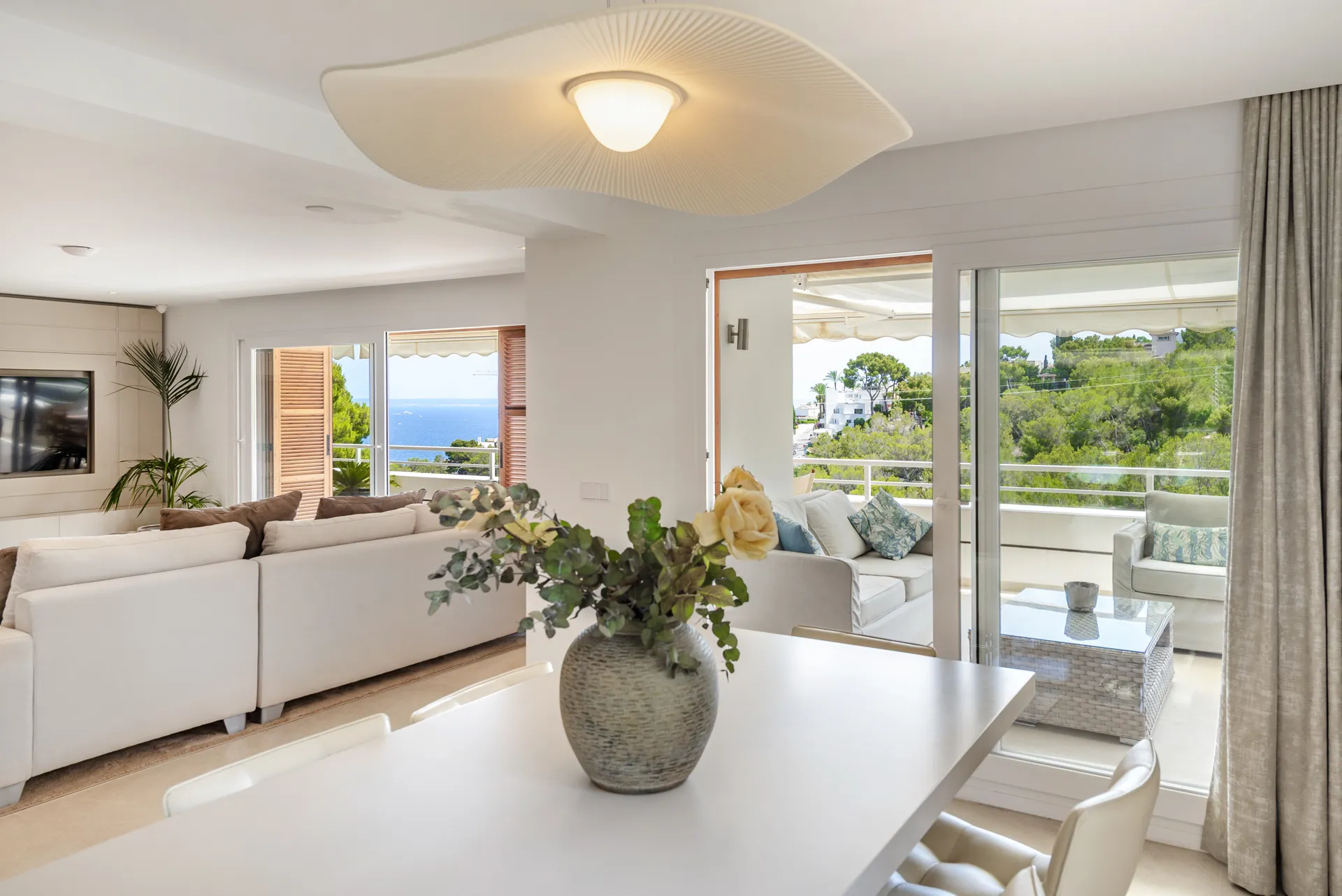 Smukt renoveret lejlighed med havudsigt på bedste beliggenhed-10