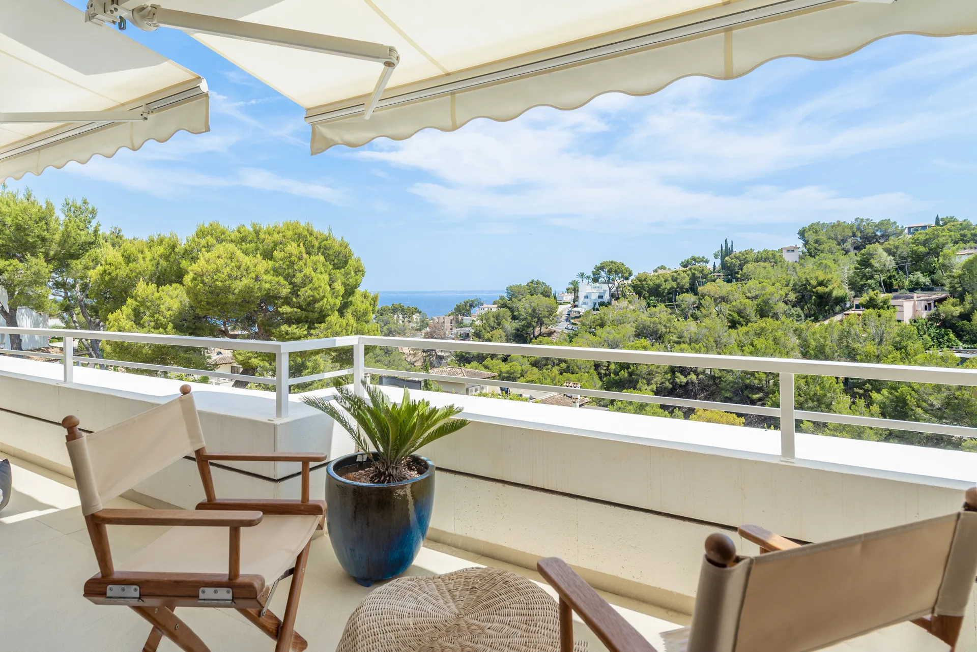 Pięknie odnowione mieszkanie z widokiem na morze w doskonałej lokalizacji-15