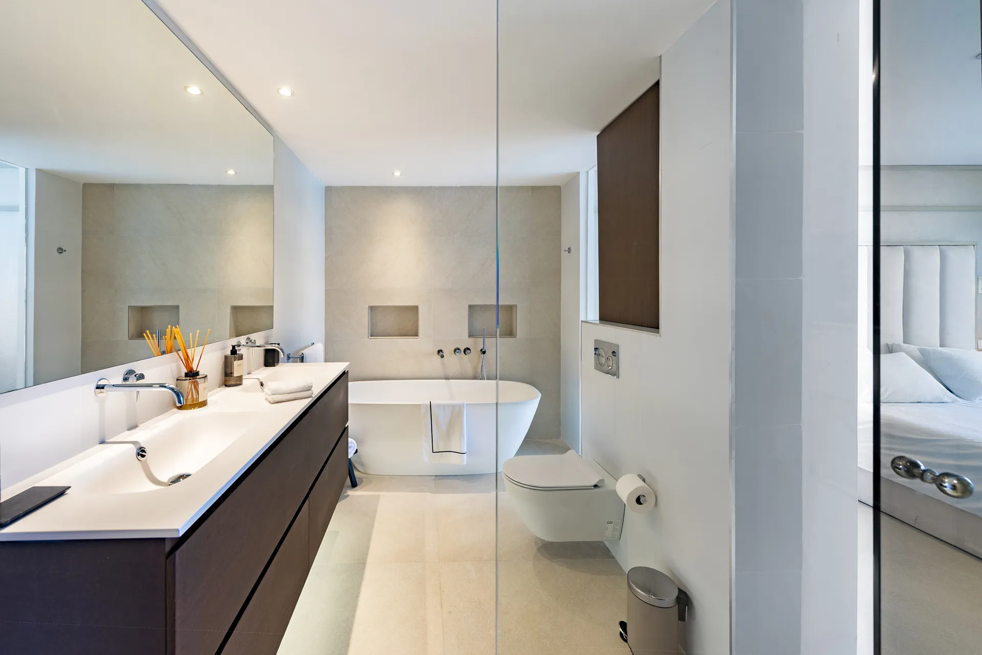 Smukt renoveret lejlighed med havudsigt på bedste beliggenhed-12