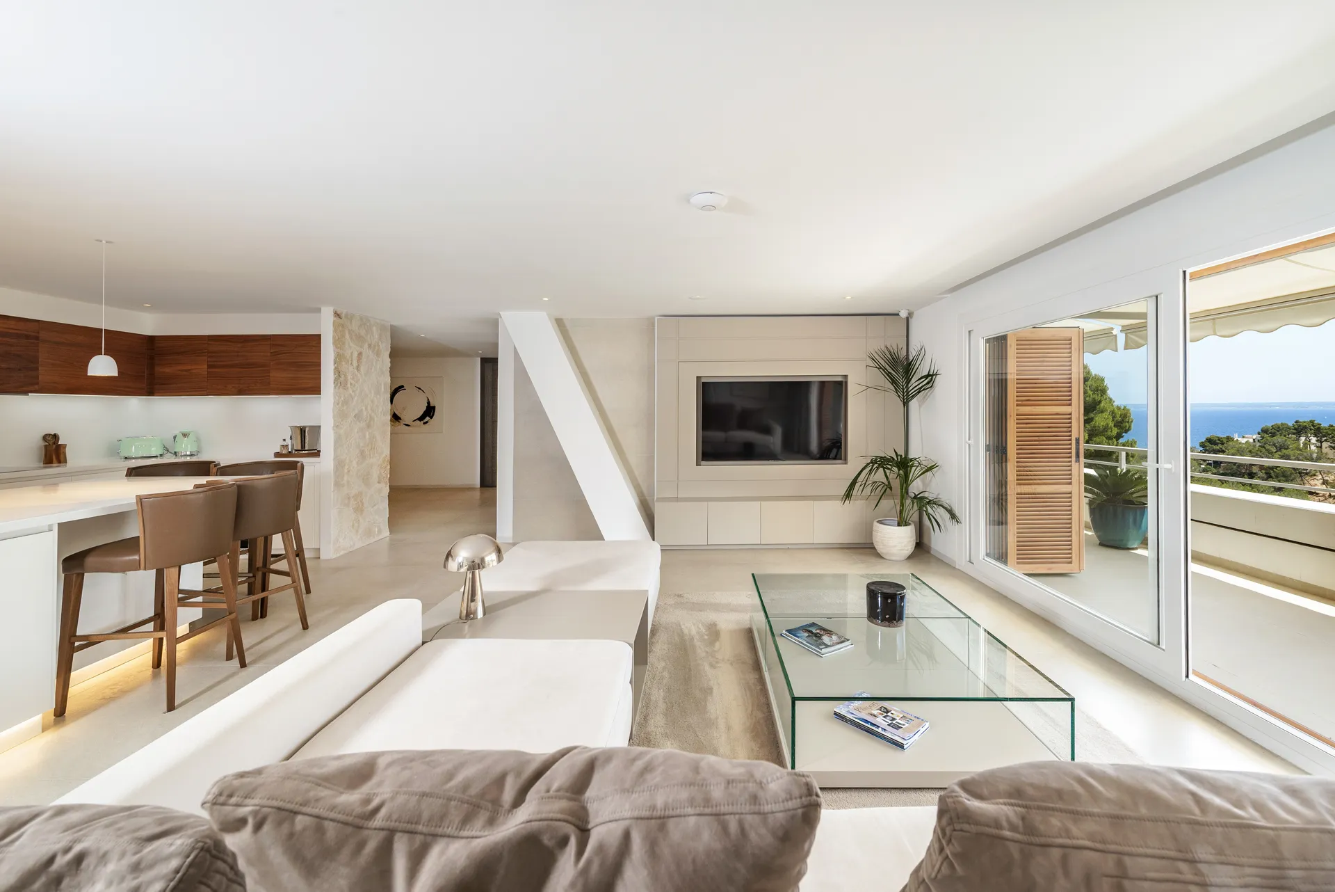 Pięknie odnowione mieszkanie z widokiem na morze w doskonałej lokalizacji-5