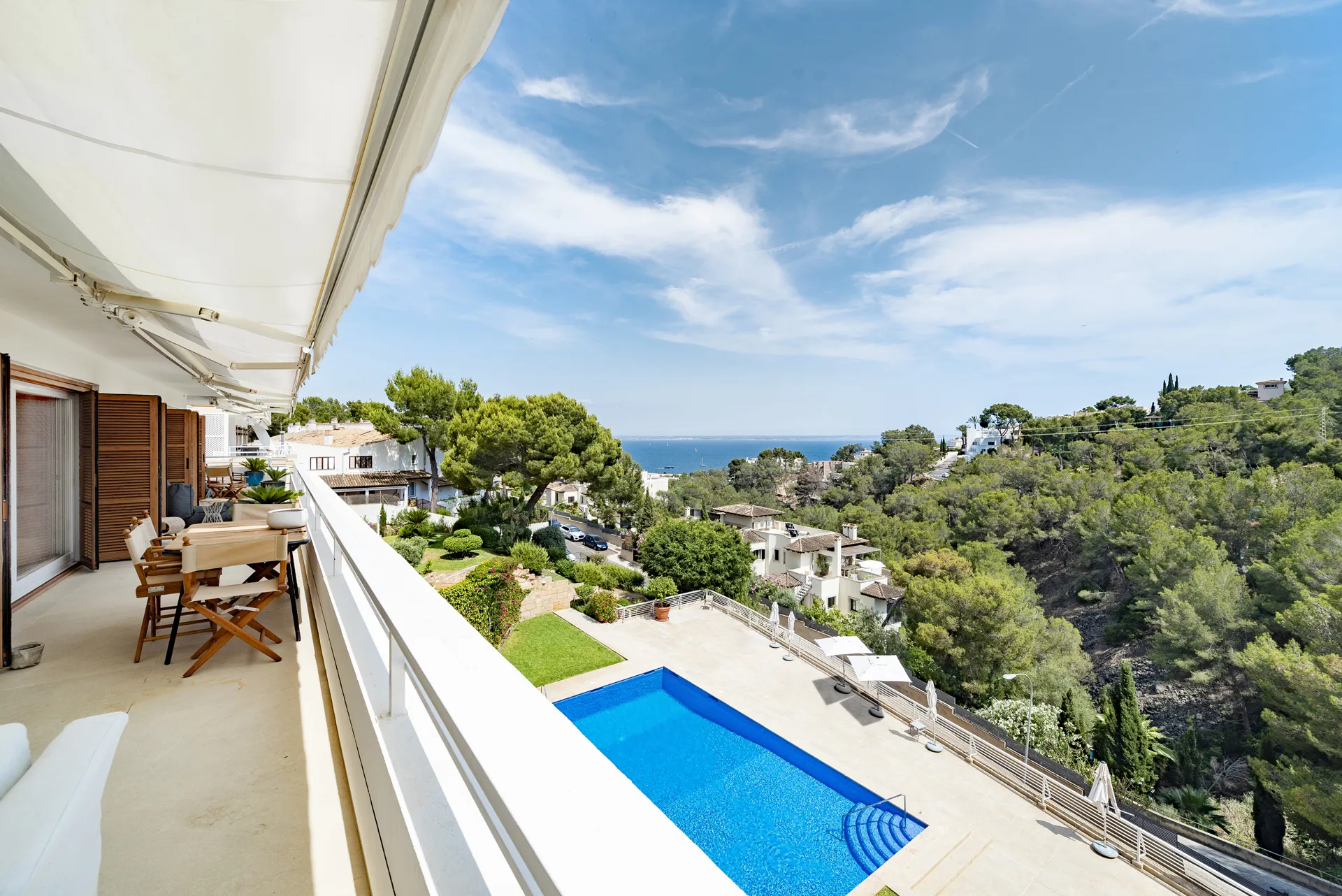 Pięknie odnowione mieszkanie z widokiem na morze w doskonałej lokalizacji-23