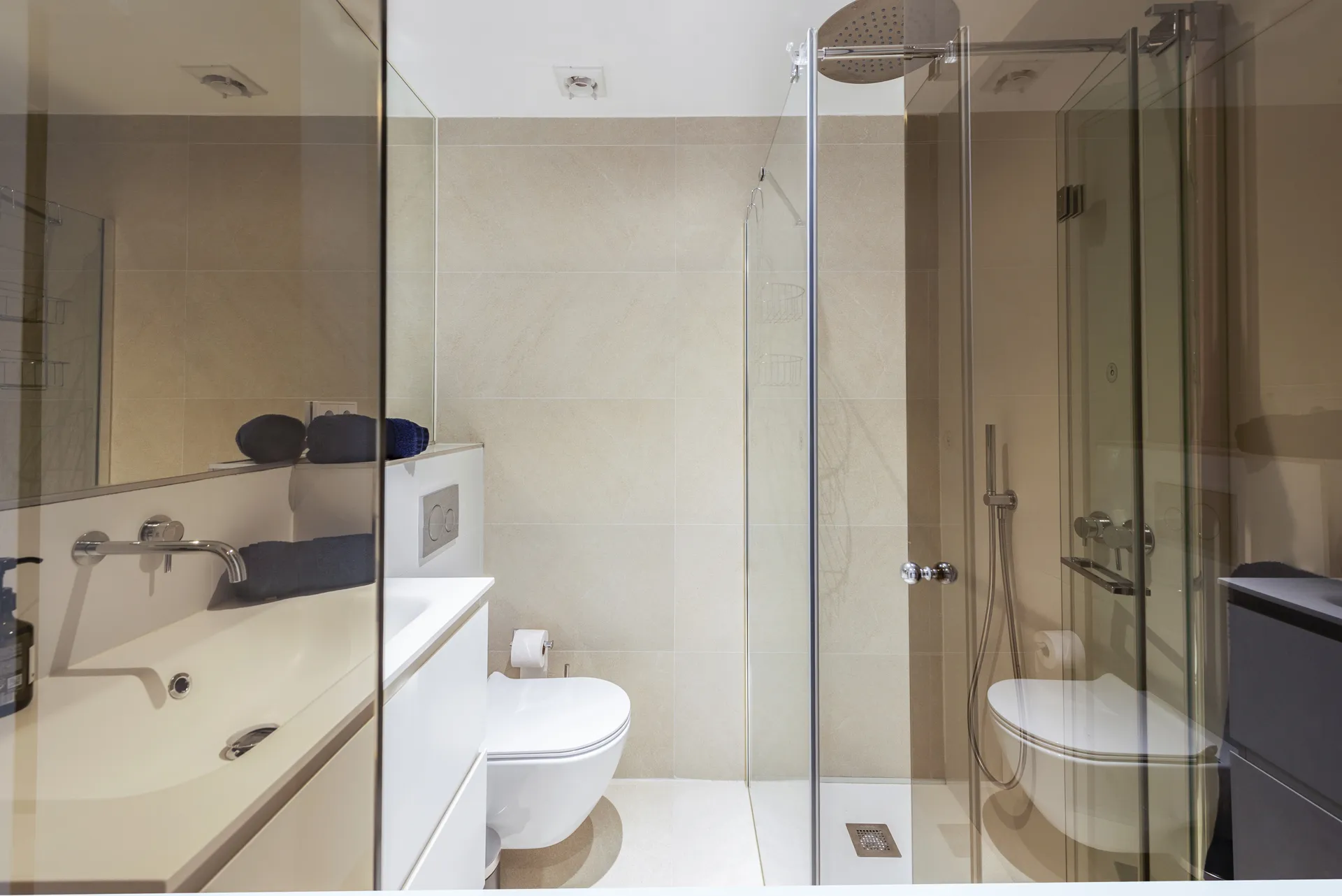 Pięknie odnowione mieszkanie z widokiem na morze w doskonałej lokalizacji-22