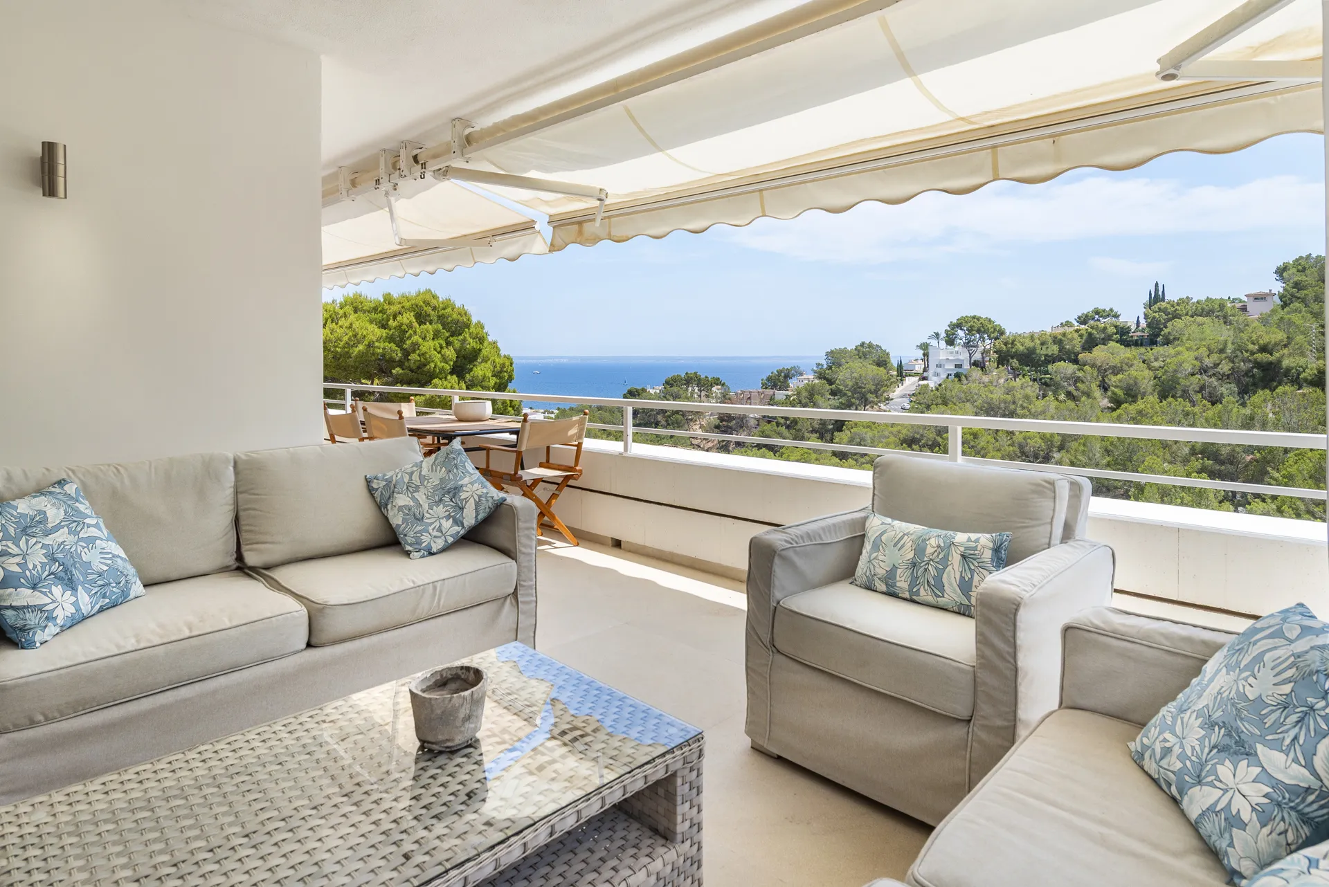 Pięknie odnowione mieszkanie z widokiem na morze w doskonałej lokalizacji-6