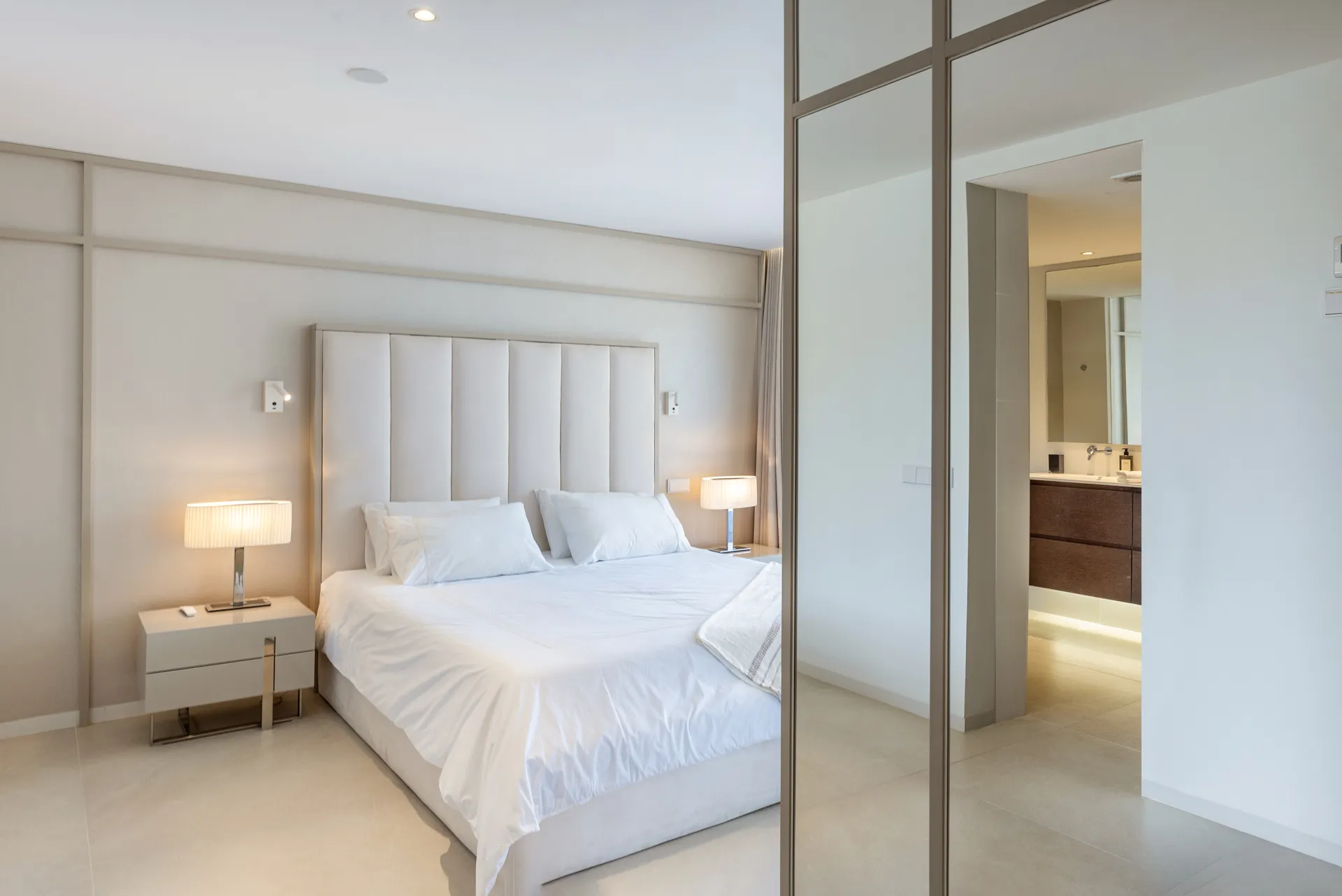 Pięknie odnowione mieszkanie z widokiem na morze w doskonałej lokalizacji-18