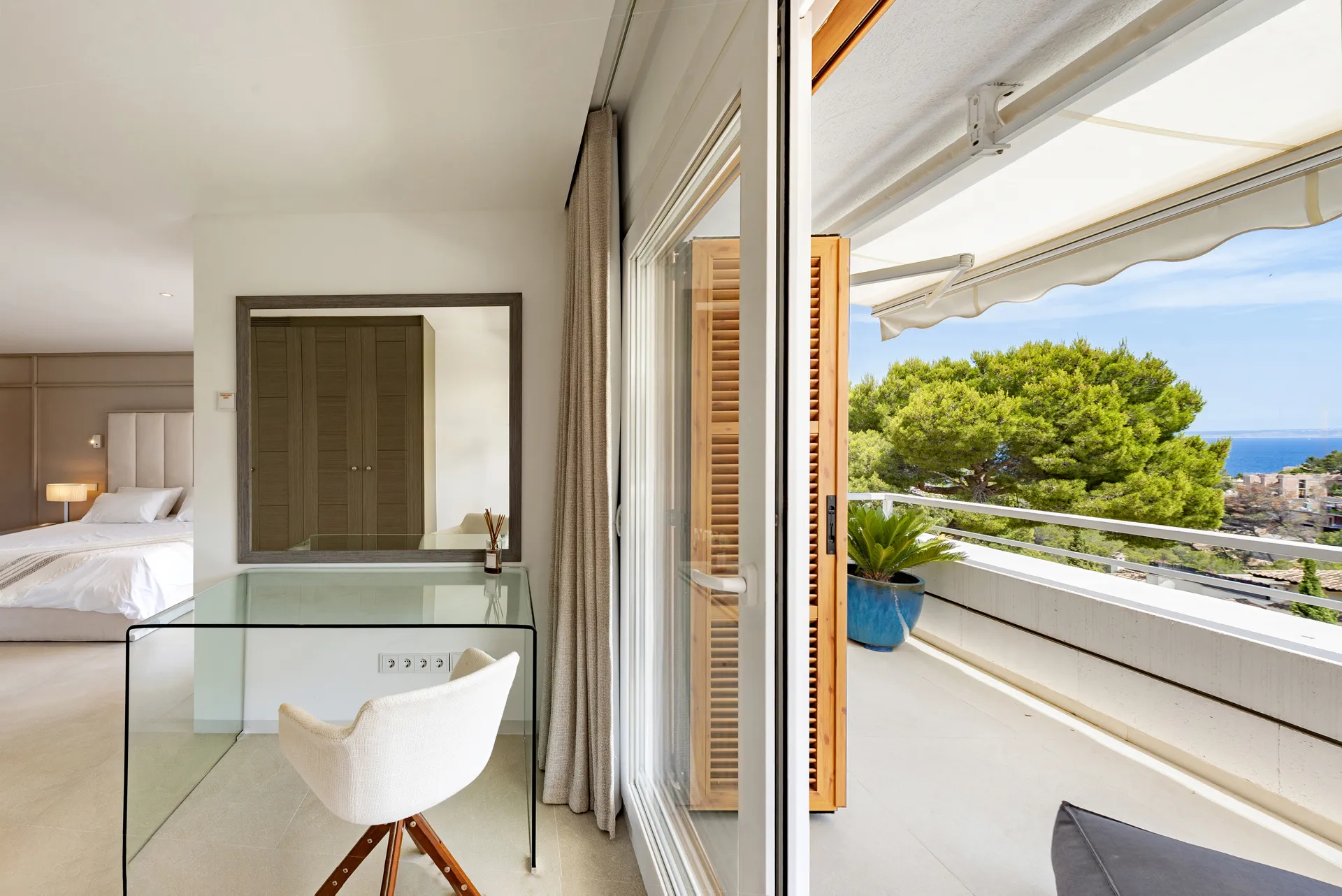 Smukt renoveret lejlighed med havudsigt på bedste beliggenhed-19