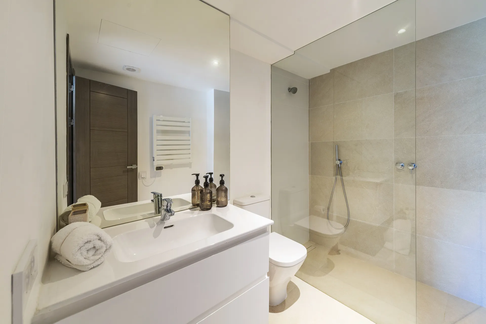 Smukt renoveret lejlighed med havudsigt på bedste beliggenhed-20