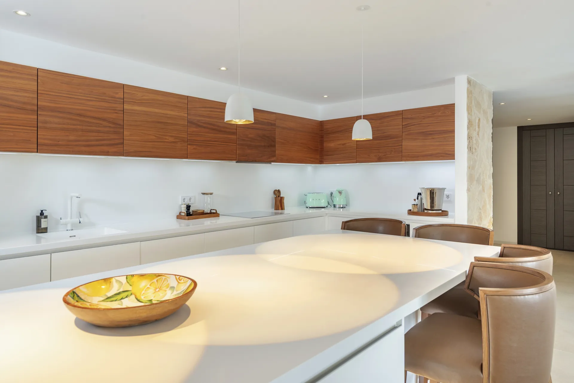 Pięknie odnowione mieszkanie z widokiem na morze w doskonałej lokalizacji-9