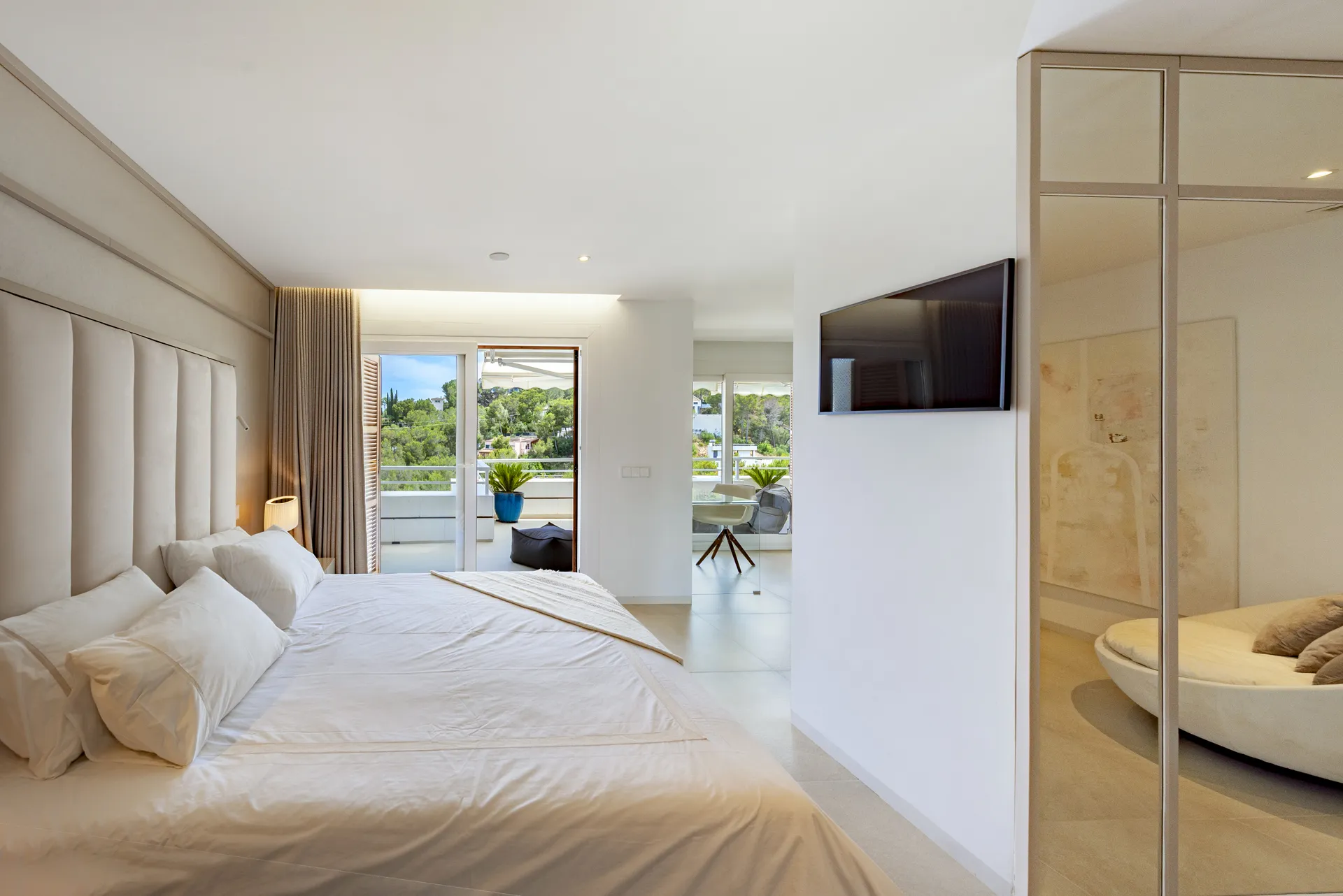 Pięknie odnowione mieszkanie z widokiem na morze w doskonałej lokalizacji-17