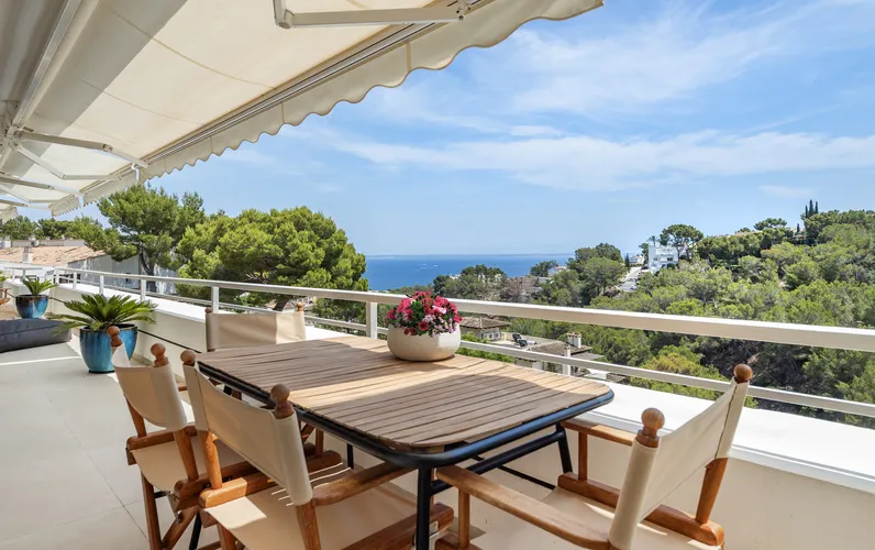 Prachtig gerenoveerd appartement met uitzicht op zee op een toplocatie