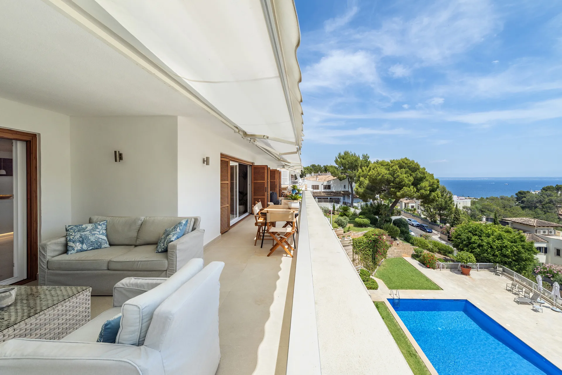 Smukt renoveret lejlighed med havudsigt på bedste beliggenhed-2