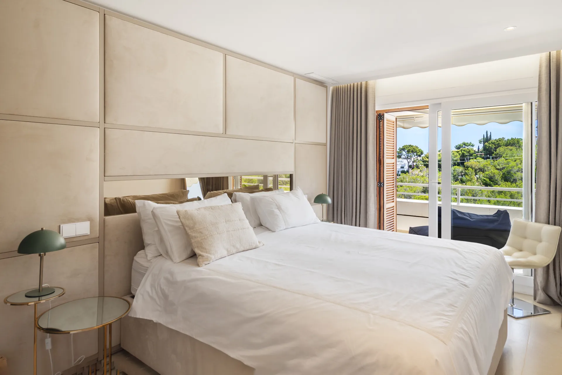 Smukt renoveret lejlighed med havudsigt på bedste beliggenhed-11