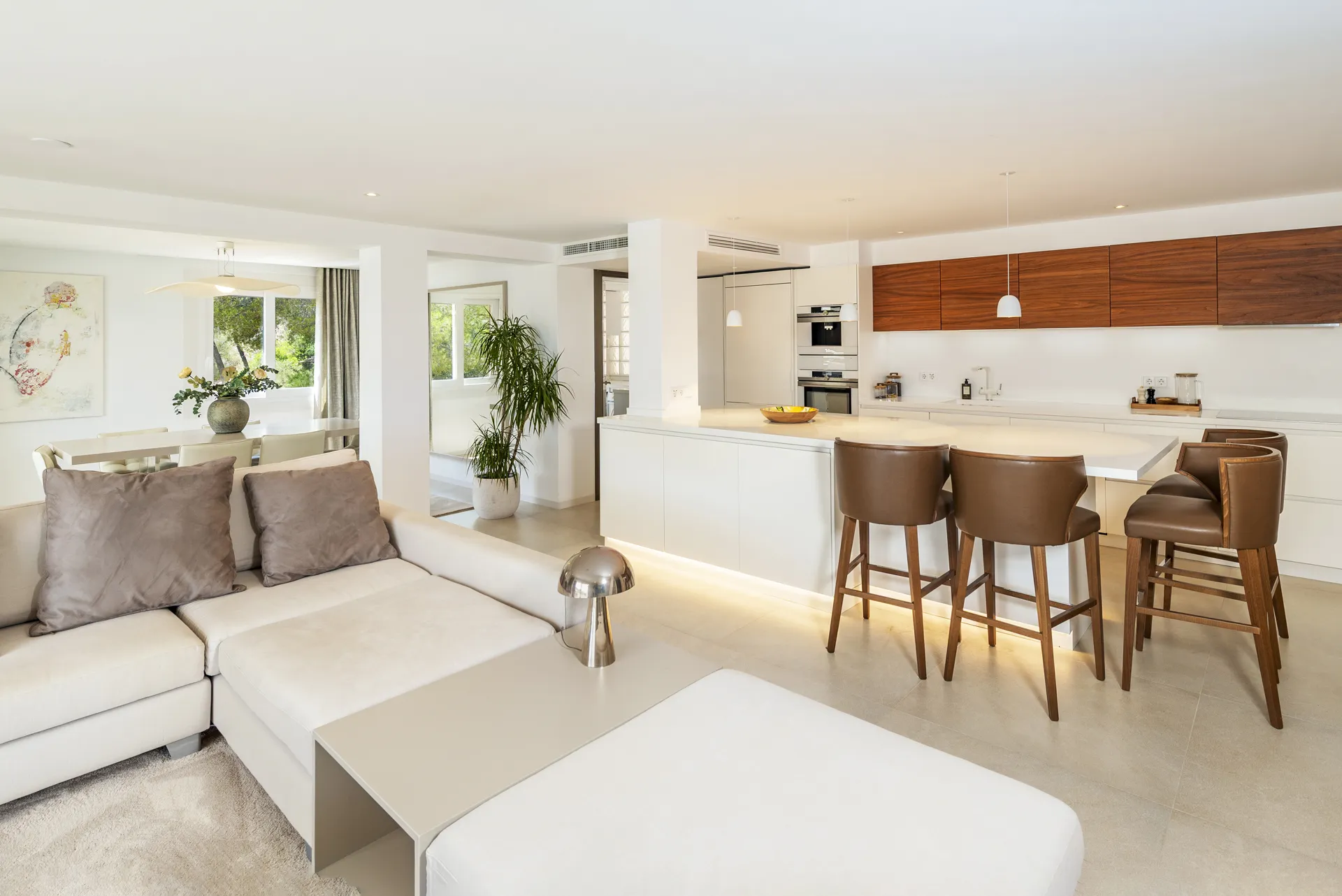 Pięknie odnowione mieszkanie z widokiem na morze w doskonałej lokalizacji-4