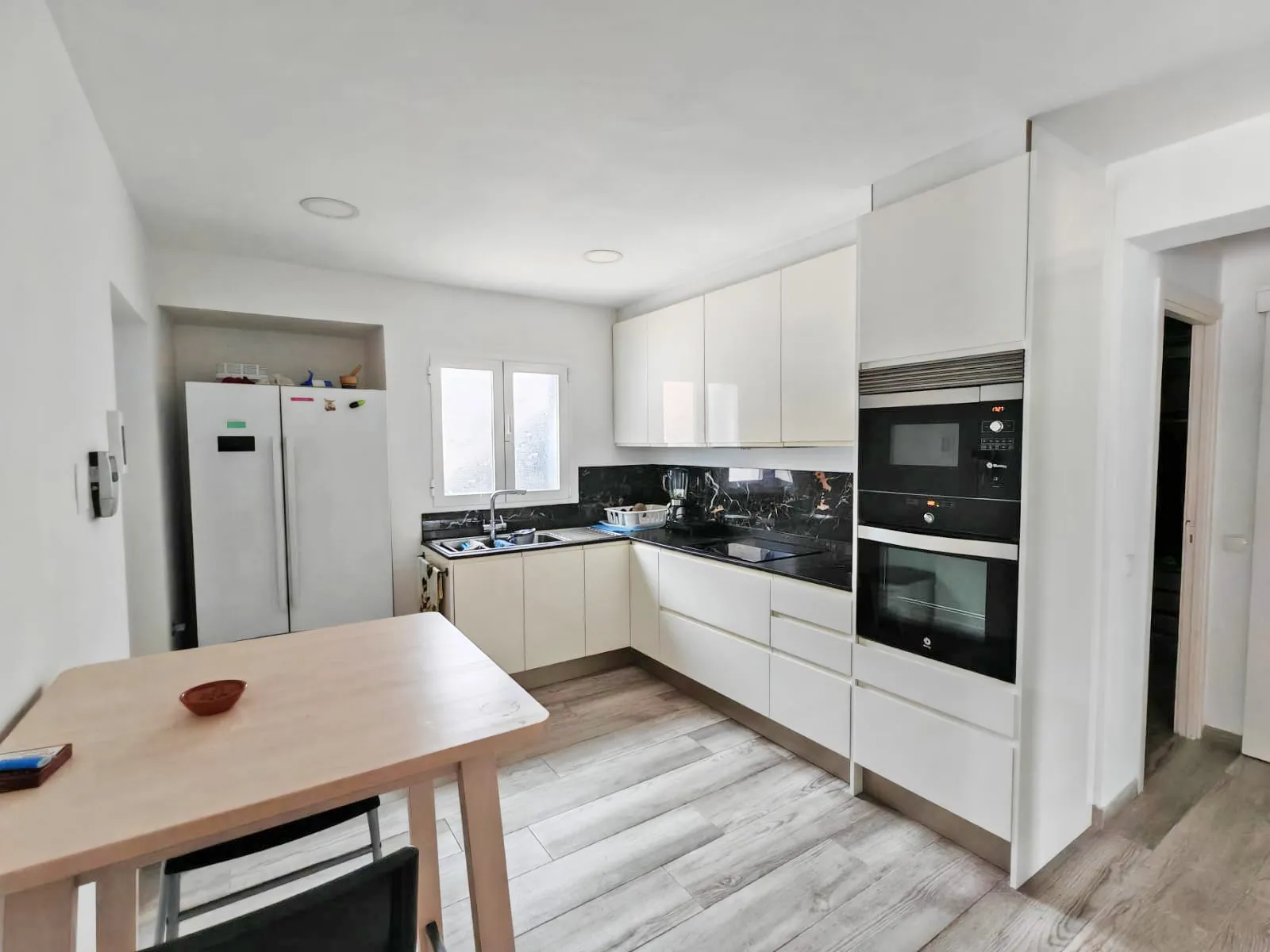 Smuk villa i ibizansk stil tæt på havet-3