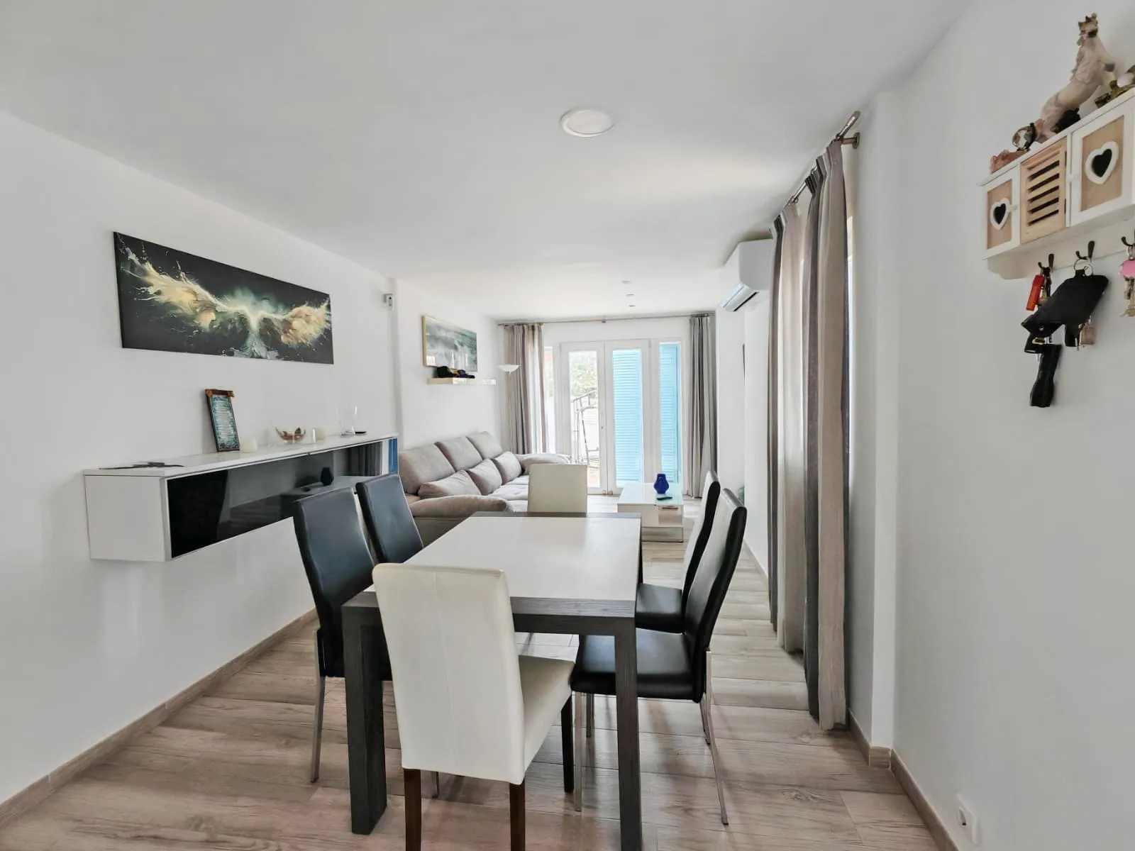 Smuk villa i ibizansk stil tæt på havet-1