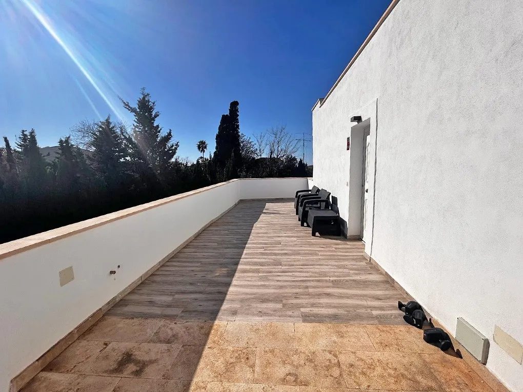 Smuk villa i ibizansk stil tæt på havet-10