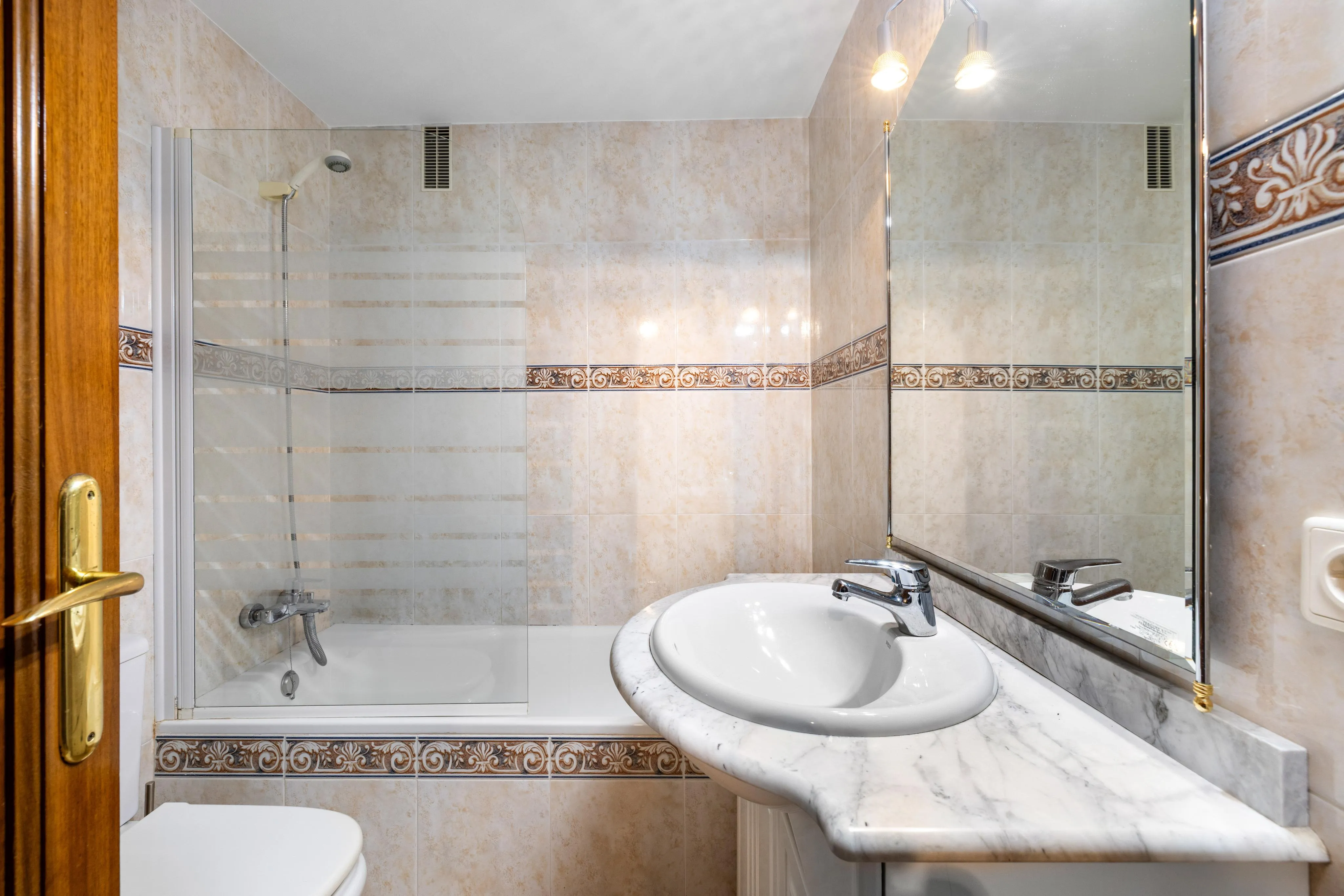 Light-filled apartment with pool, balcony and views-6