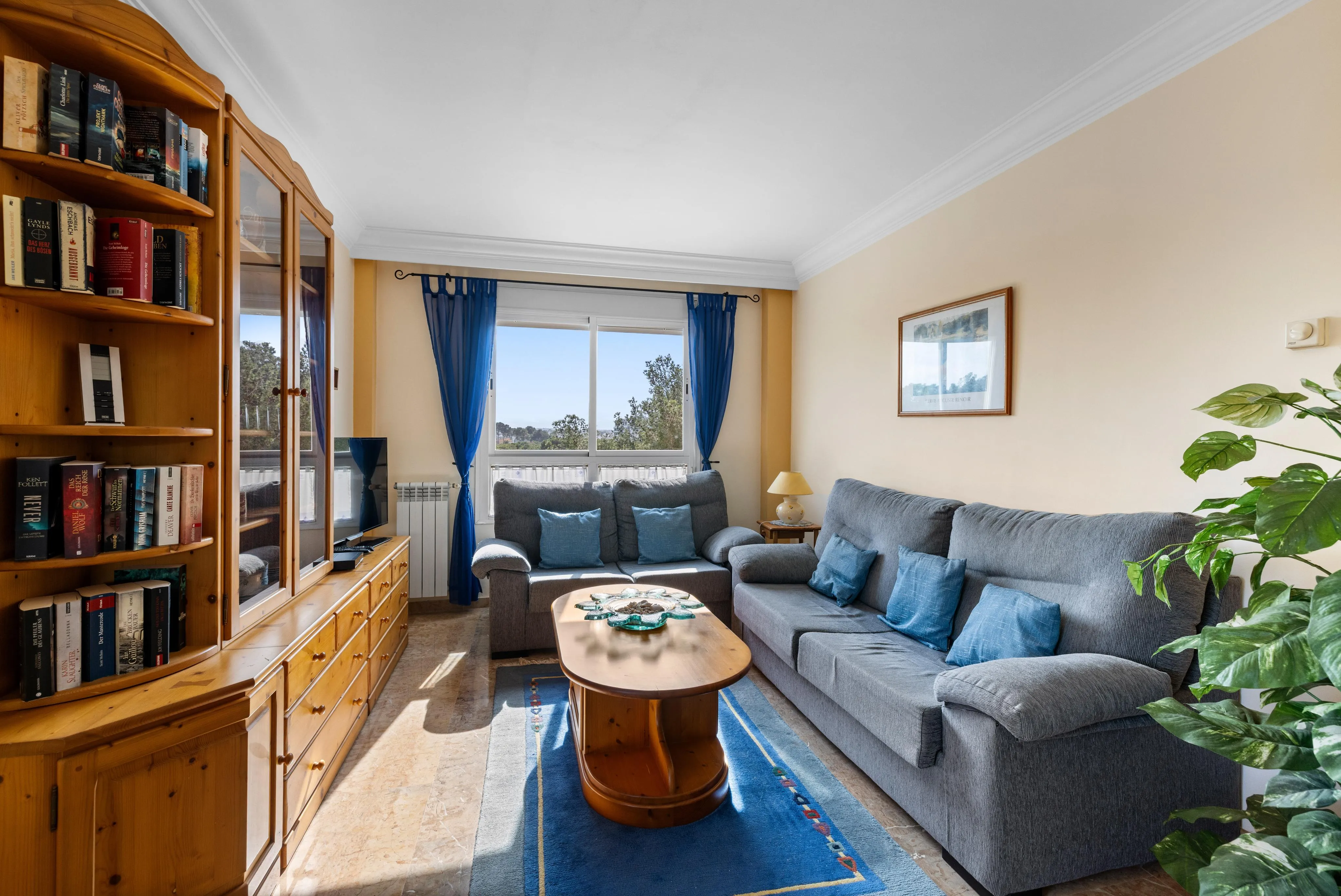 Light-filled apartment with pool, balcony and views-10