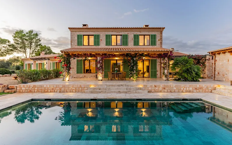 Autentisk nybygget finca tæt på havet og med en enestående beliggenhed i Porto Petro