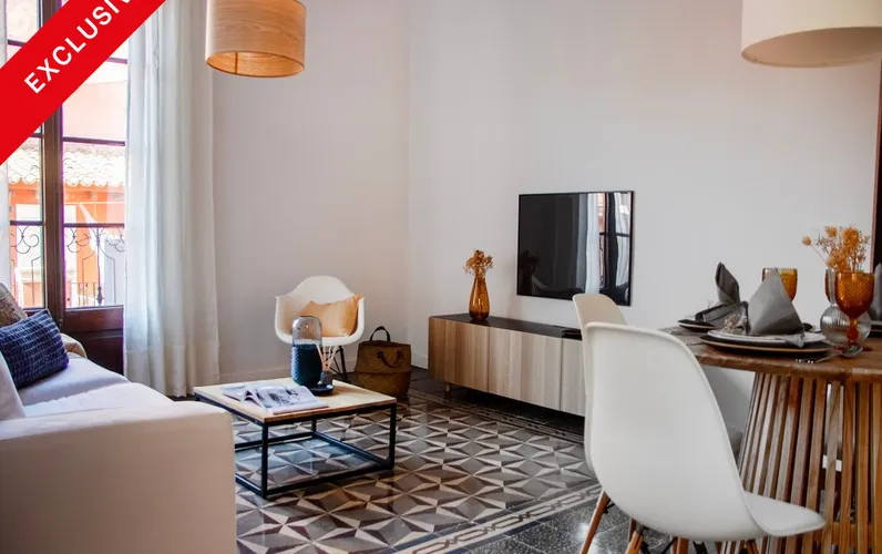 Apartament acollidor amb balcons i terrassa comunitària prop de Plaça Coll