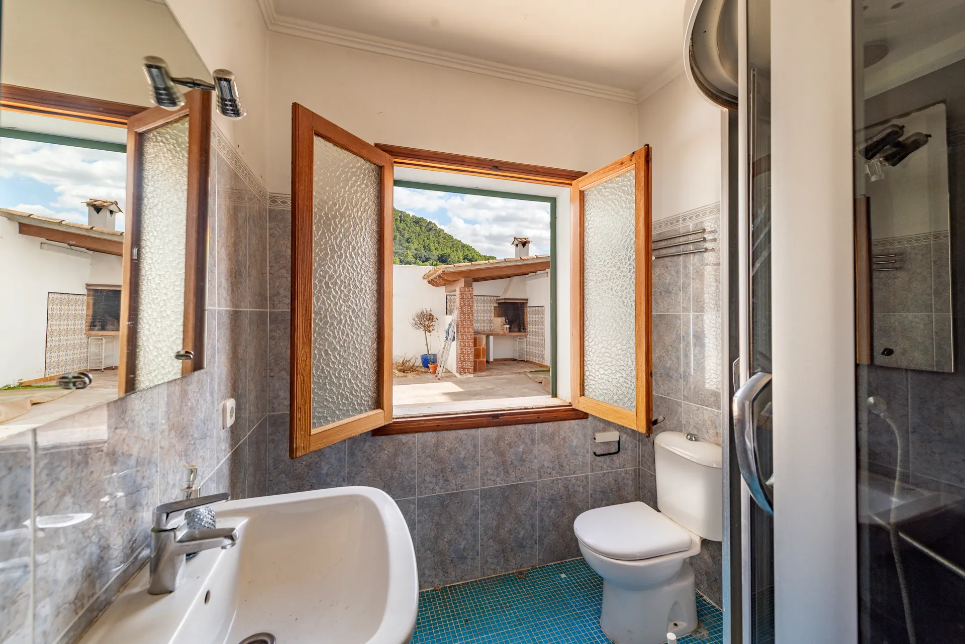 Exclusief Mallorcaanse herenhuis met goedgekeurd renovatieproject en prachtig uitzicht in Pollensa-9