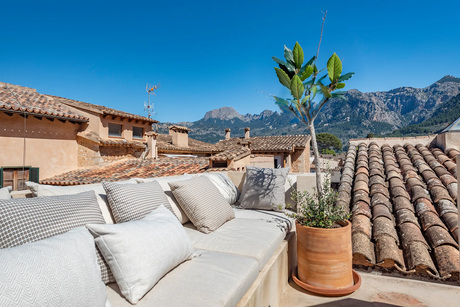 Elegant i sofisticada casa adossada en el cor de l'històric Sóller-31