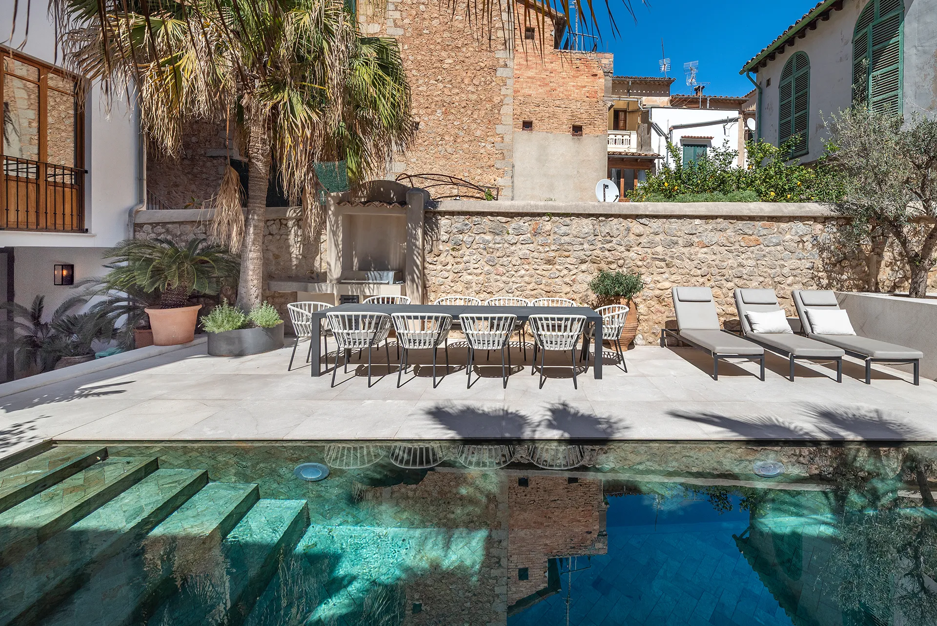 Elegant i sofisticada casa adossada en el cor de l'històric Sóller-1