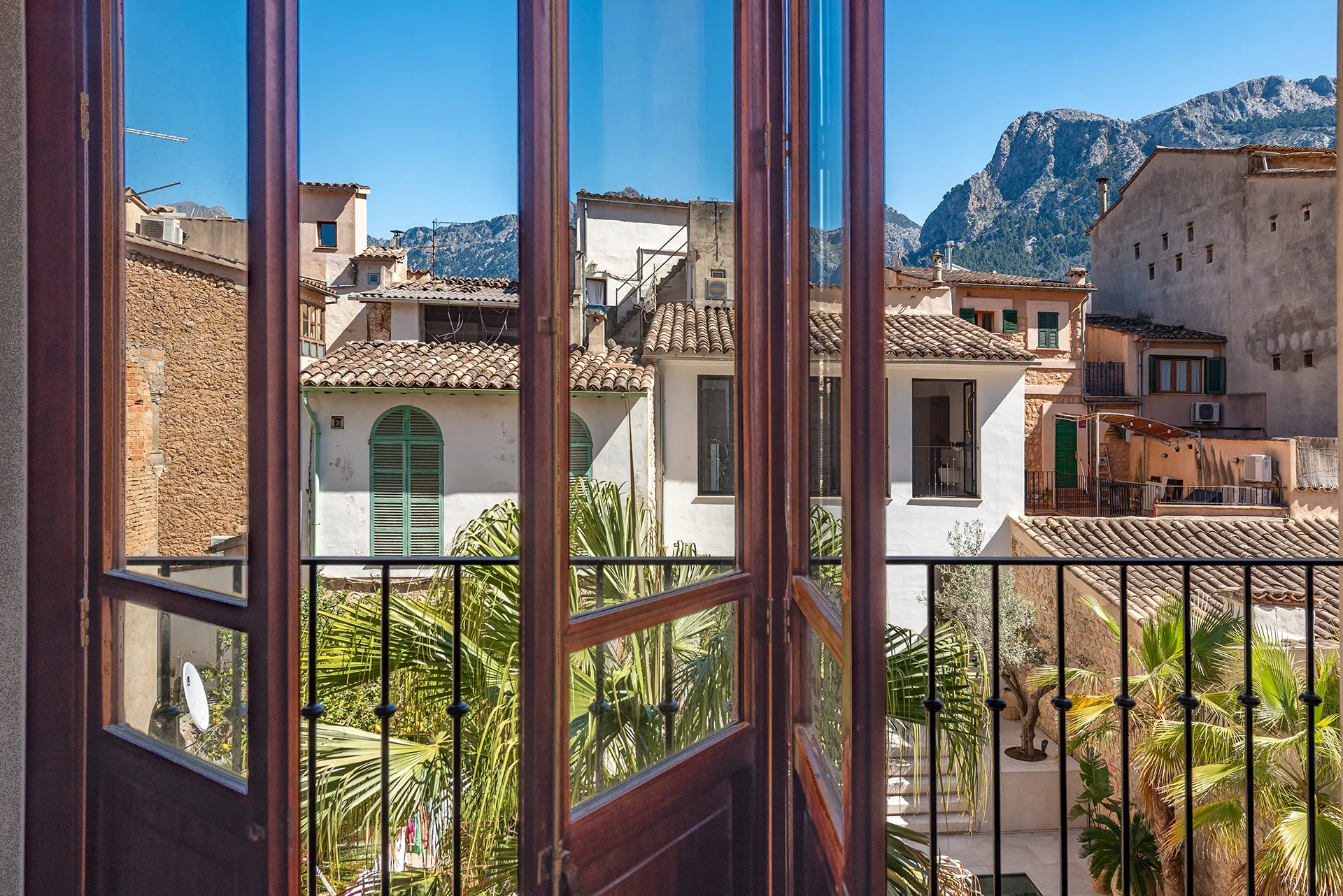 Elegant i sofisticada casa adossada en el cor de l'històric Sóller-11