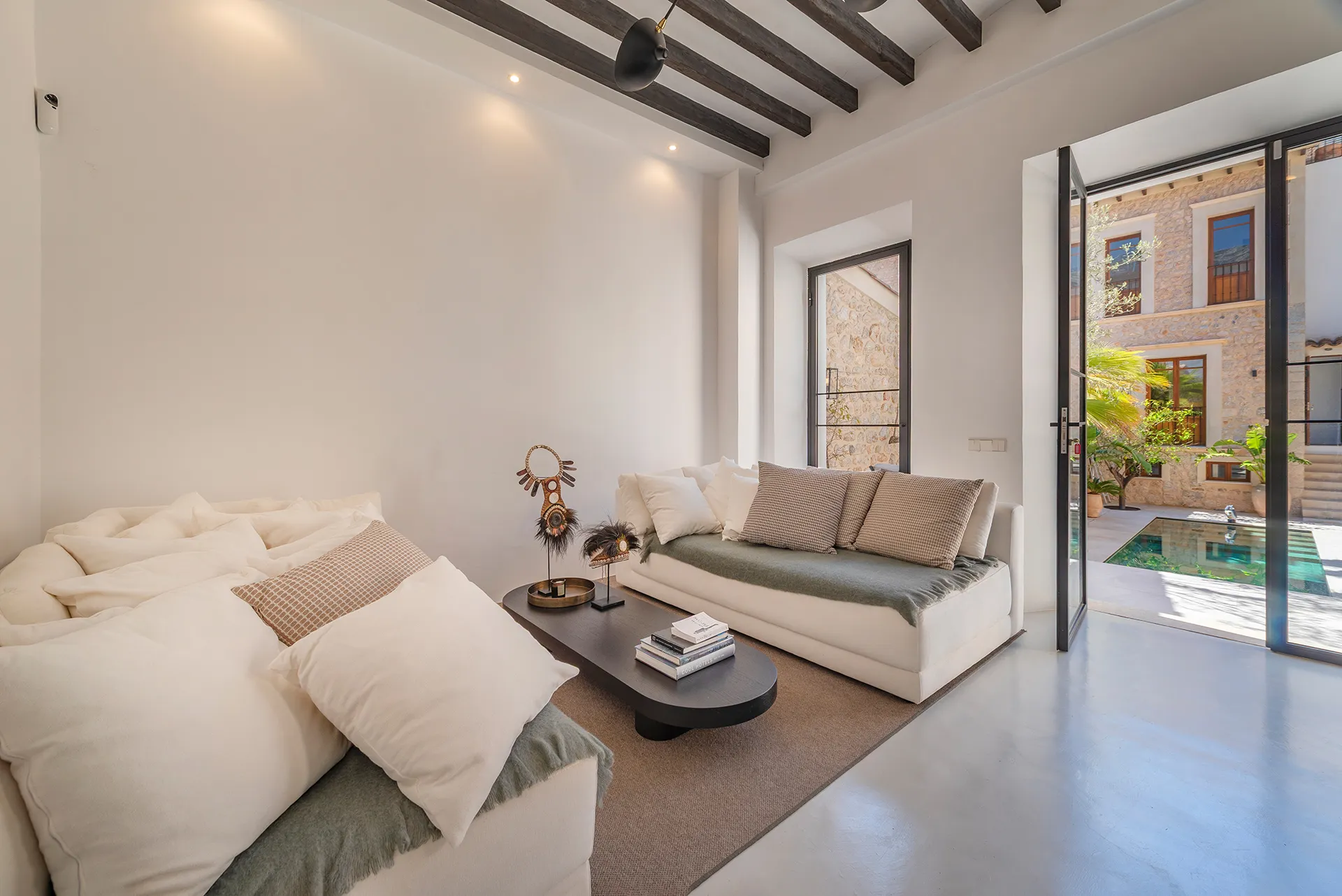 Elegant i sofisticada casa adossada en el cor de l'històric Sóller-34