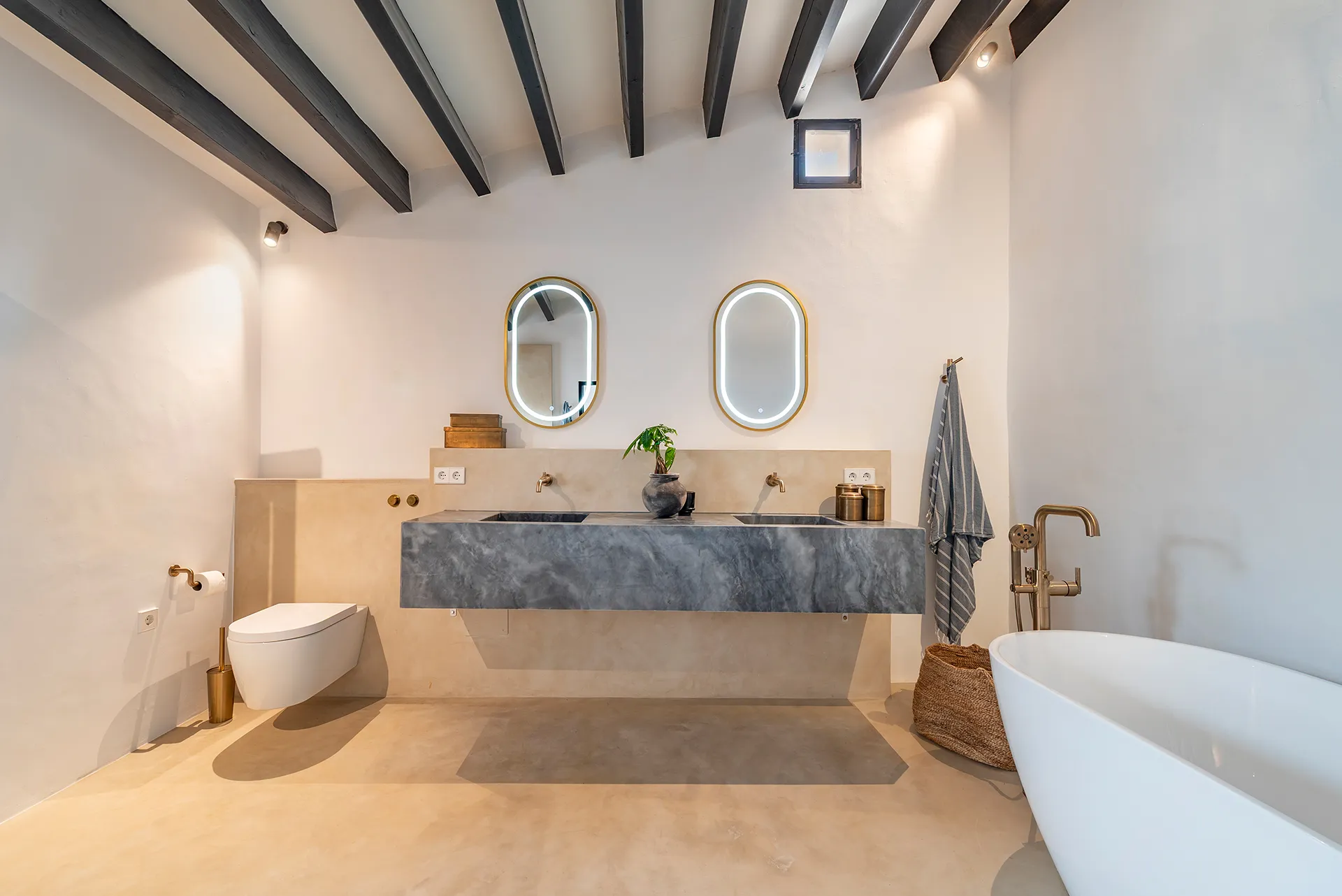 Elegant i sofisticada casa adossada en el cor de l'històric Sóller-18