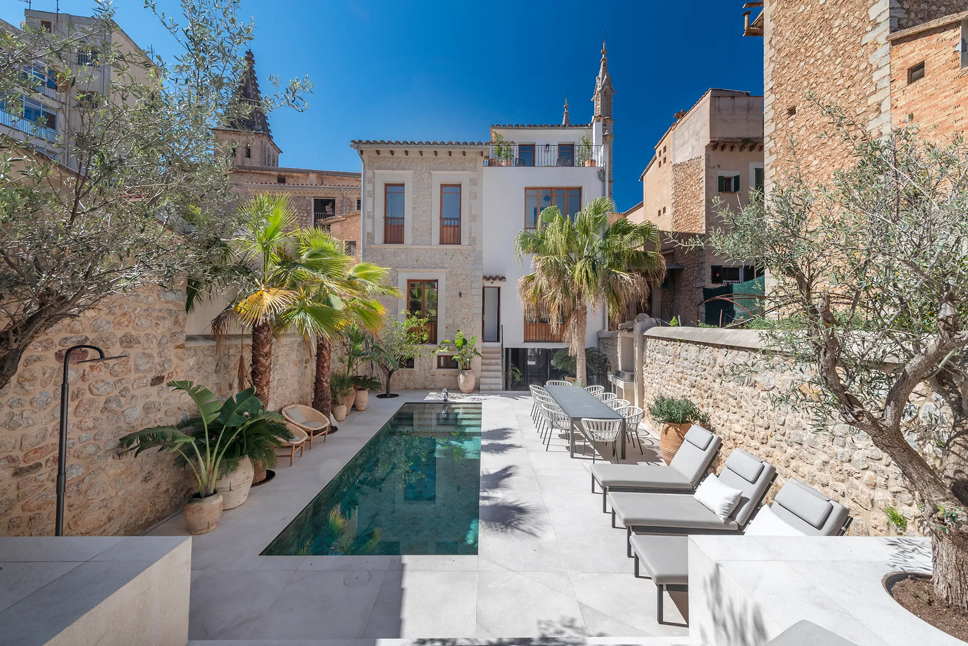 Elegant i sofisticada casa adossada en el cor de l'històric Sóller-2