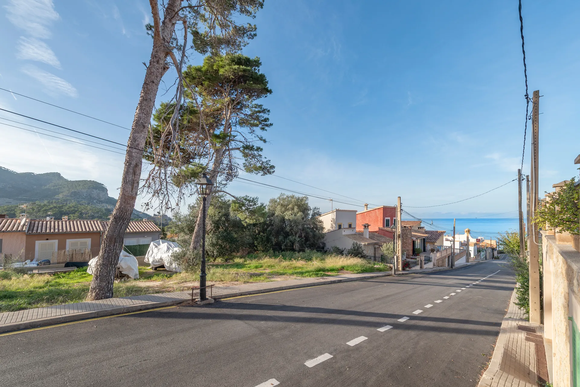Terrain à bâtir avec vue sur la mer et permis de construire-3