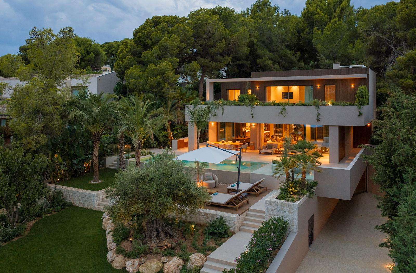 Moderne nybygget villa med enestående design nær havnen i Santa Ponsa