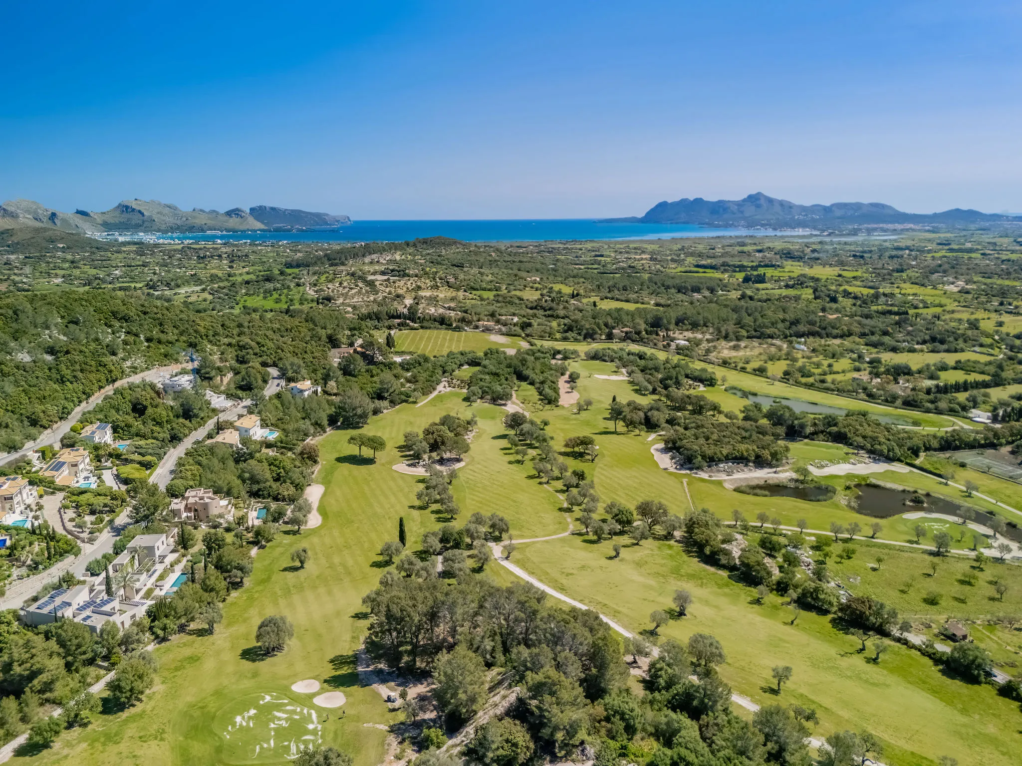 Fantastisk nybygget villa med prestigefyldt golfudsigt i Pollensa, til salg på Mallorca-16