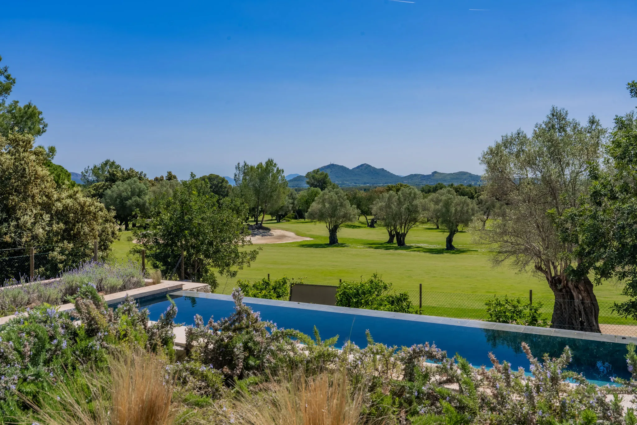 Fantastisk nybygget villa med prestigefyldt golfudsigt i Pollensa, til salg på Mallorca-17