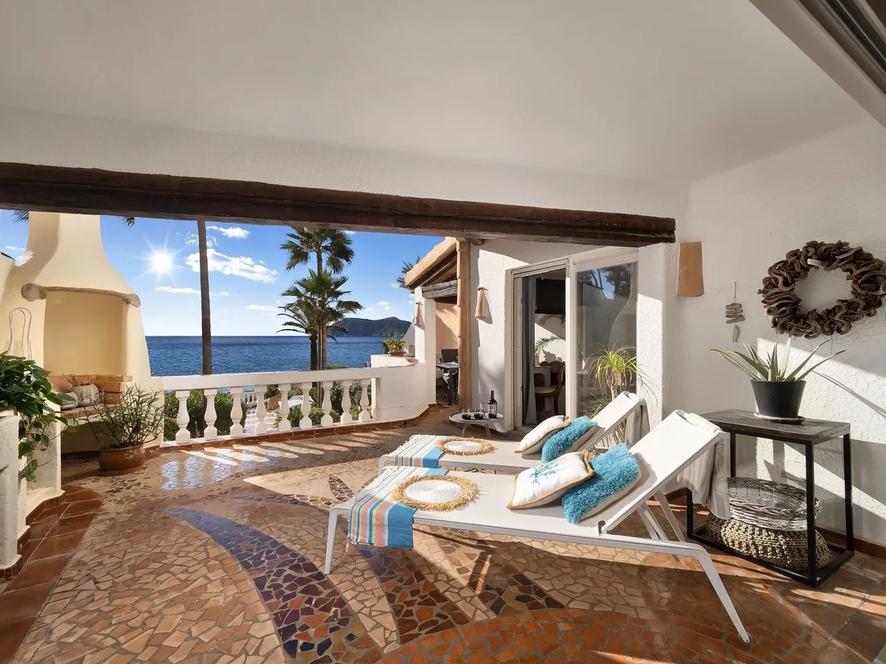 Stunning apartment in the first line of sea-1