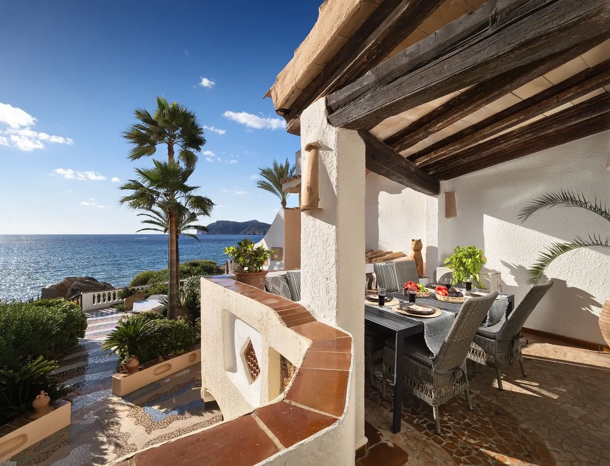Stunning apartment in the first line of sea-2